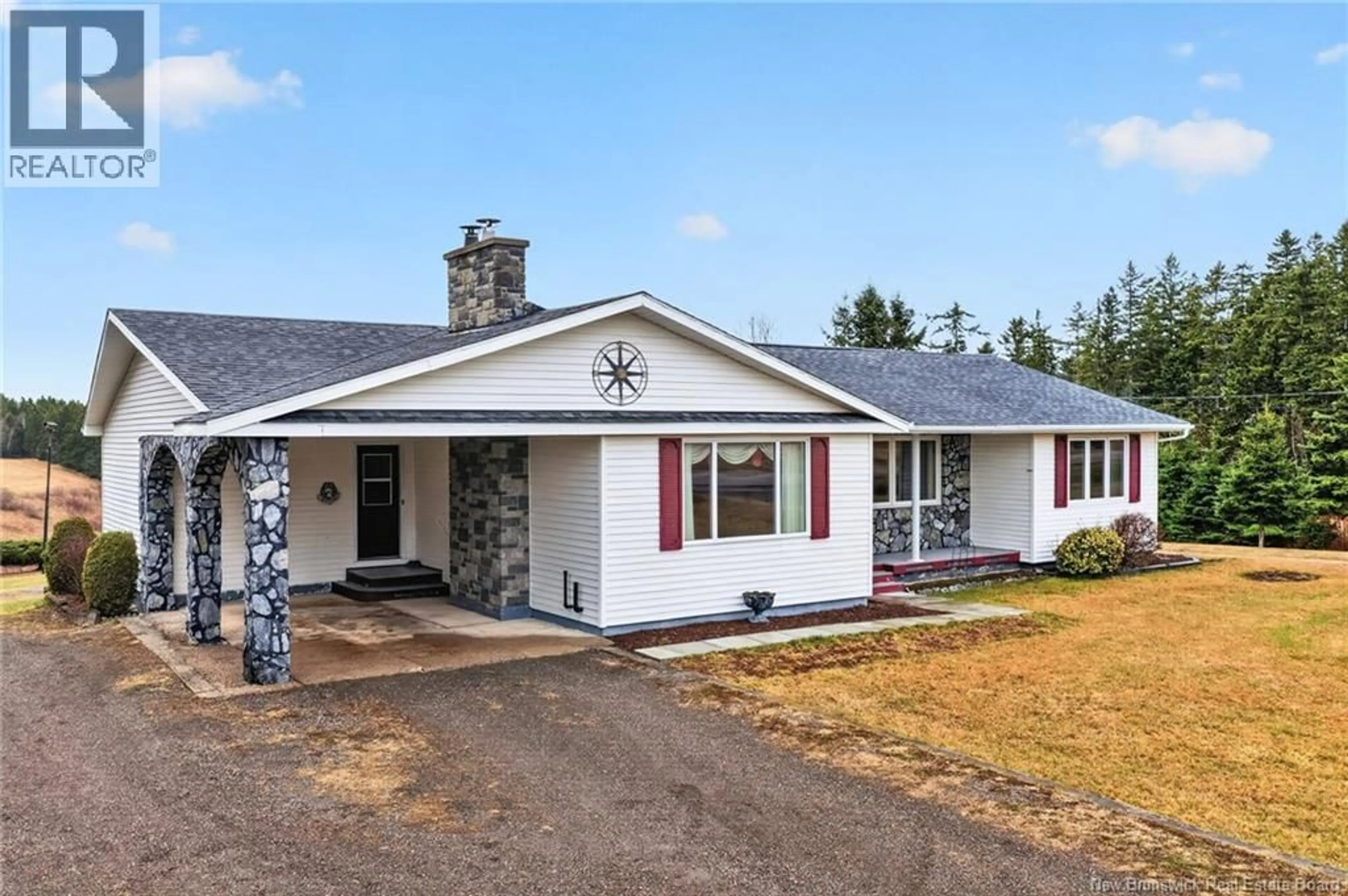 Home with vinyl exterior material, building for 895 ROUTE 515, Bouctouche Cove New Brunswick E4S4H9