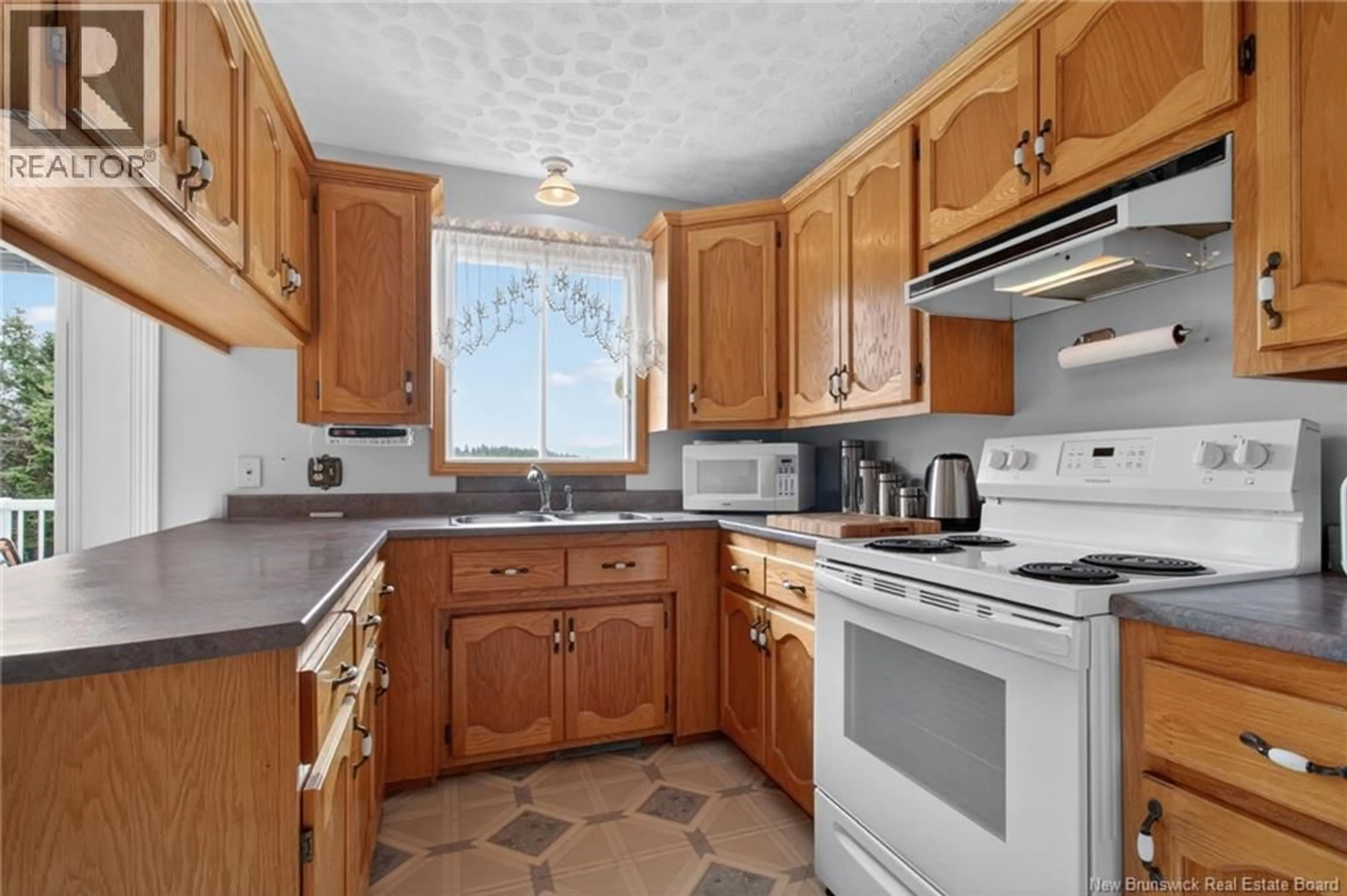 Standard kitchen, ceramic/tile floor for 895 ROUTE 515, Bouctouche Cove New Brunswick E4S4H9