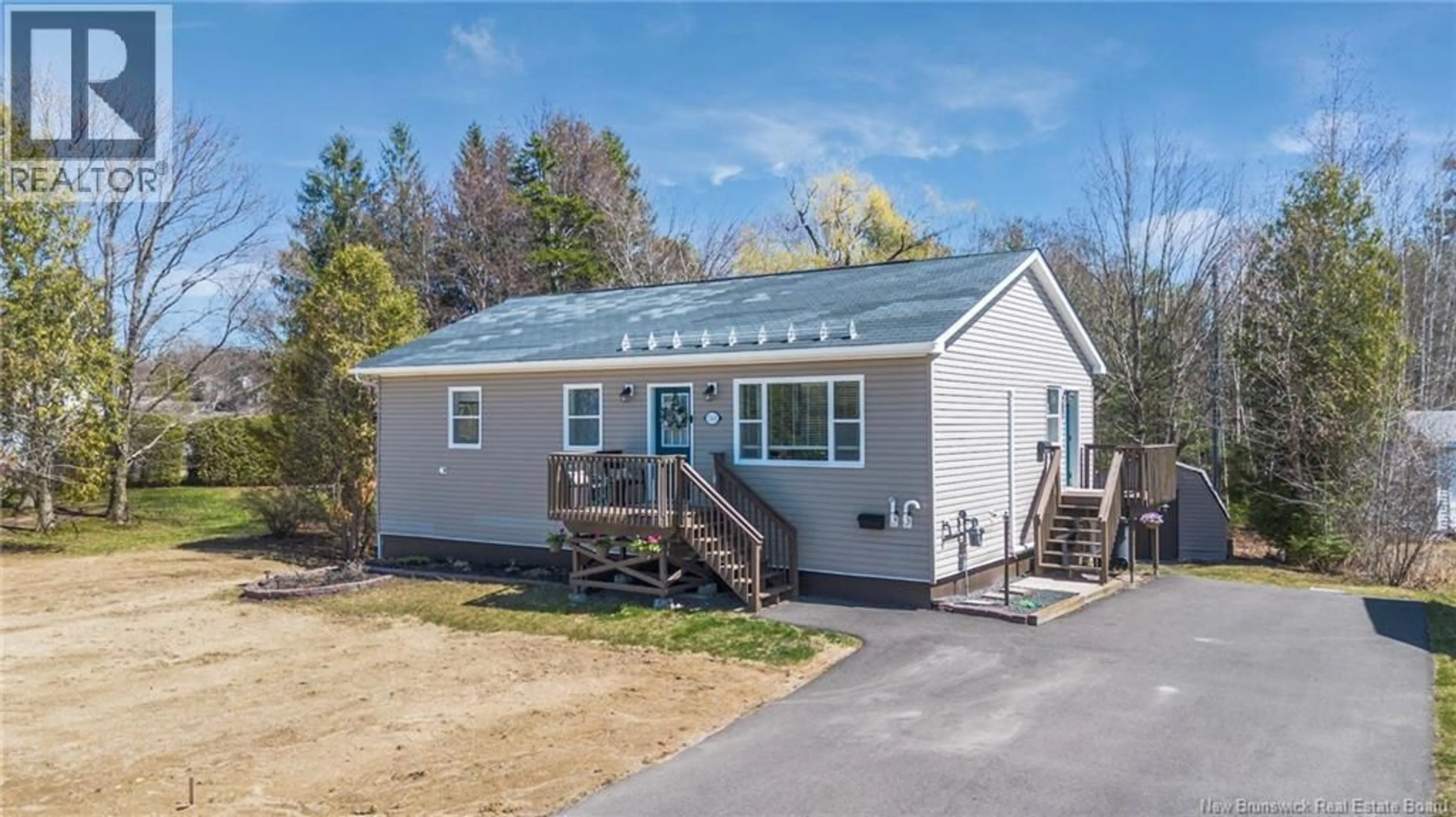 Home with vinyl exterior material, unknown for 563 SCOULLAR STREET, Oromocto New Brunswick E2V1H3