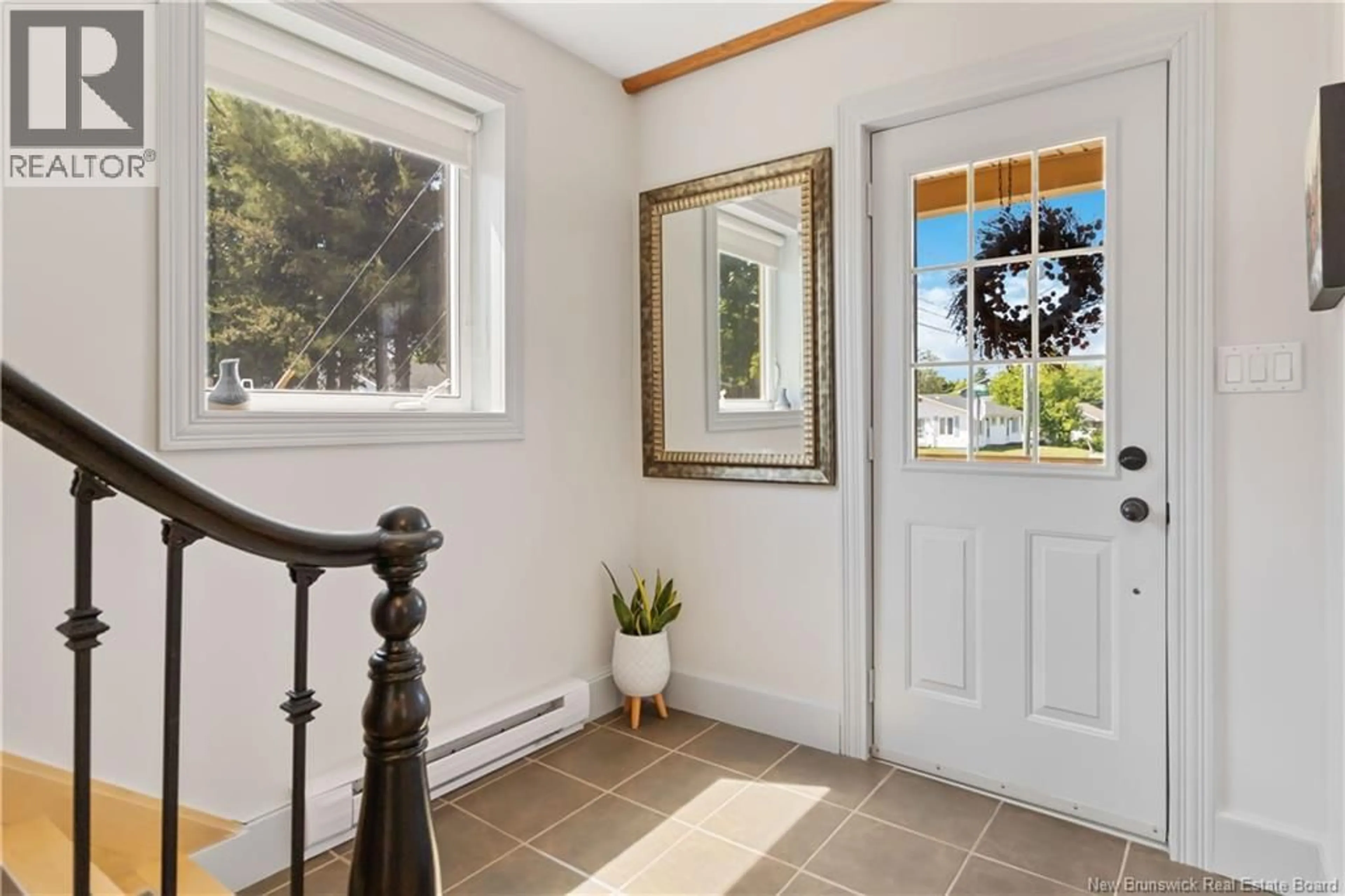 Indoor entryway for 102 WELDON STREET, Shediac New Brunswick E4P2X8