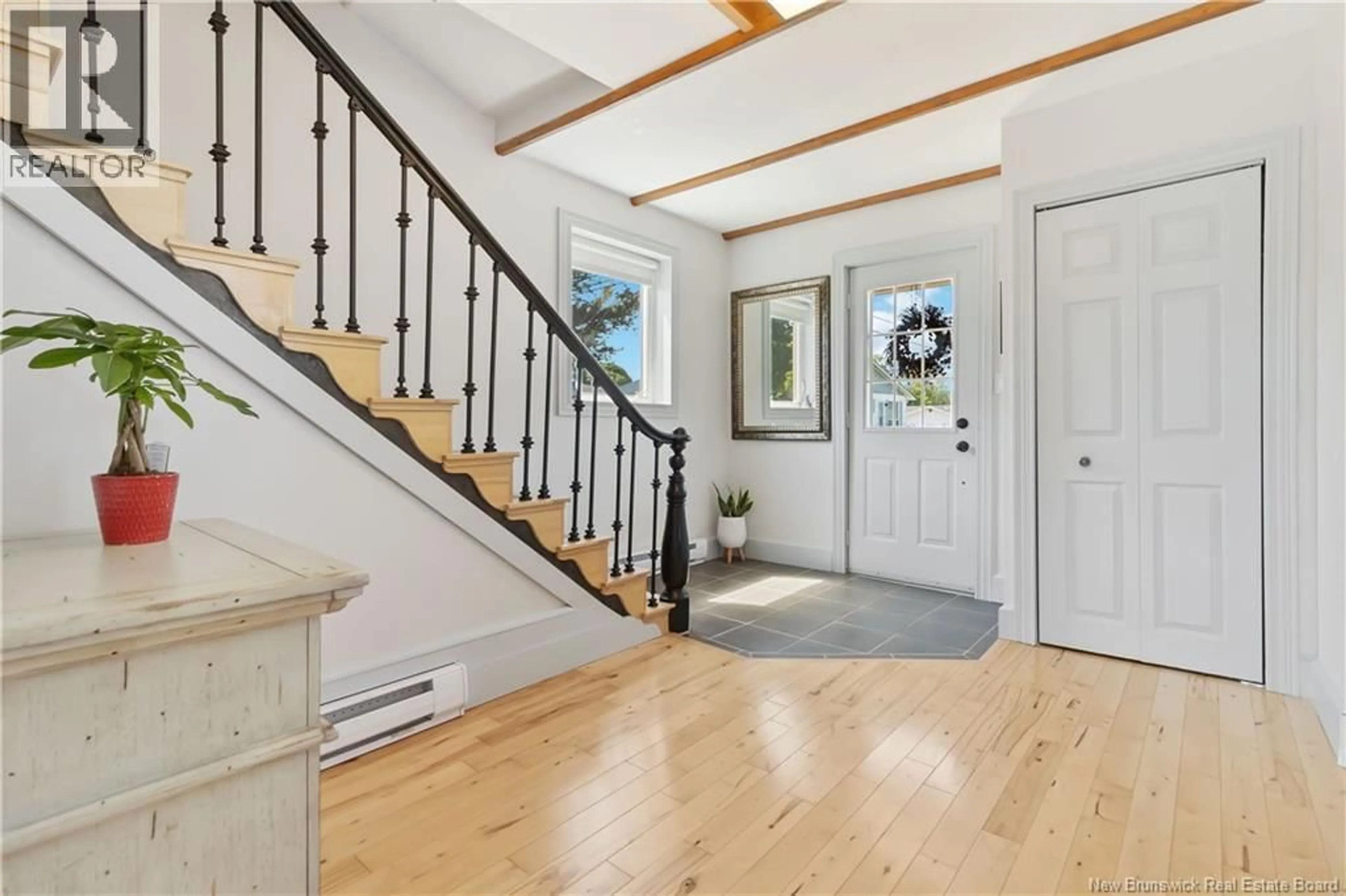 Indoor entryway for 102 WELDON STREET, Shediac New Brunswick E4P2X8