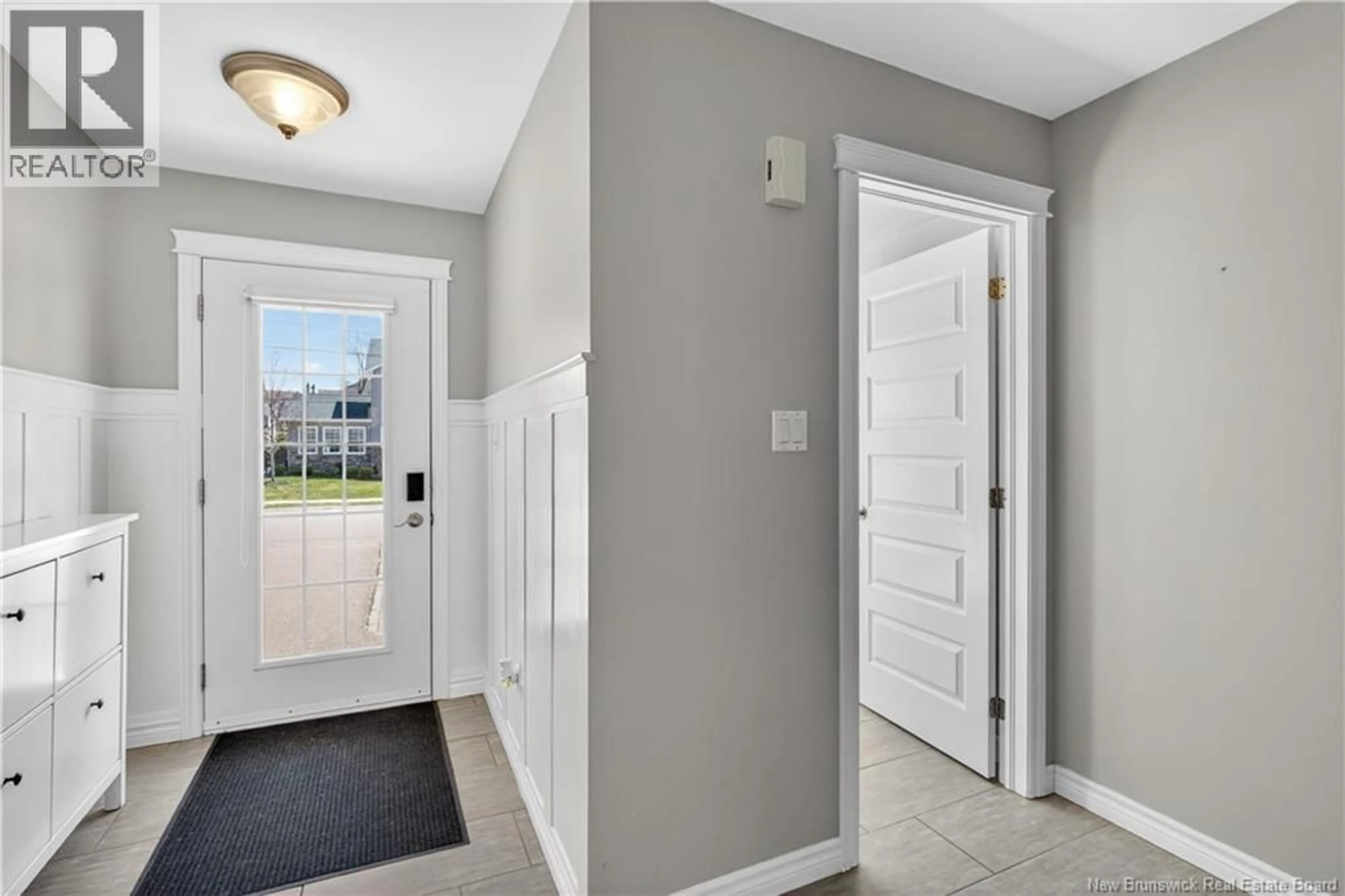 Indoor entryway for 333 DOLBEAU STREET, Dieppe New Brunswick E1A9P9