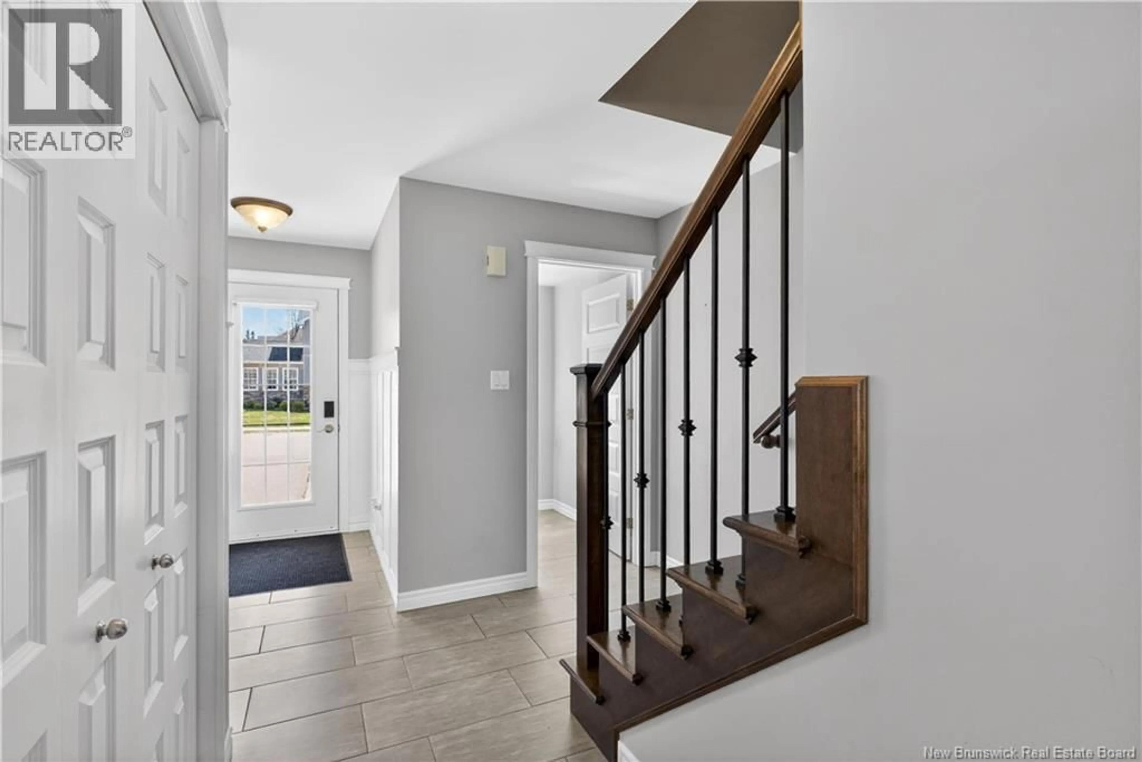 Indoor entryway for 333 DOLBEAU STREET, Dieppe New Brunswick E1A9P9