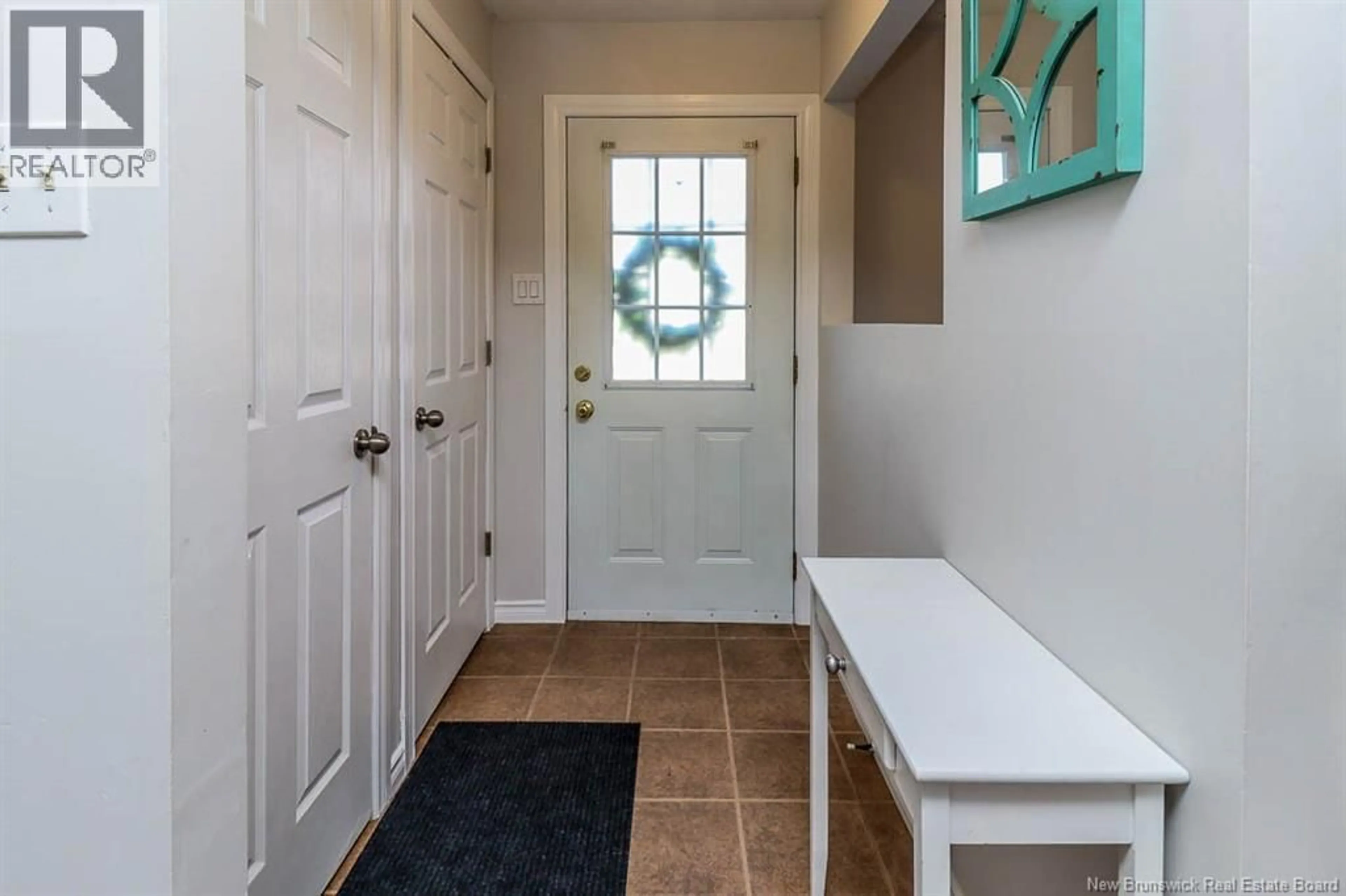 Indoor entryway for 406 HIGHMEADOW DRIVE, Saint John New Brunswick E2J3V1