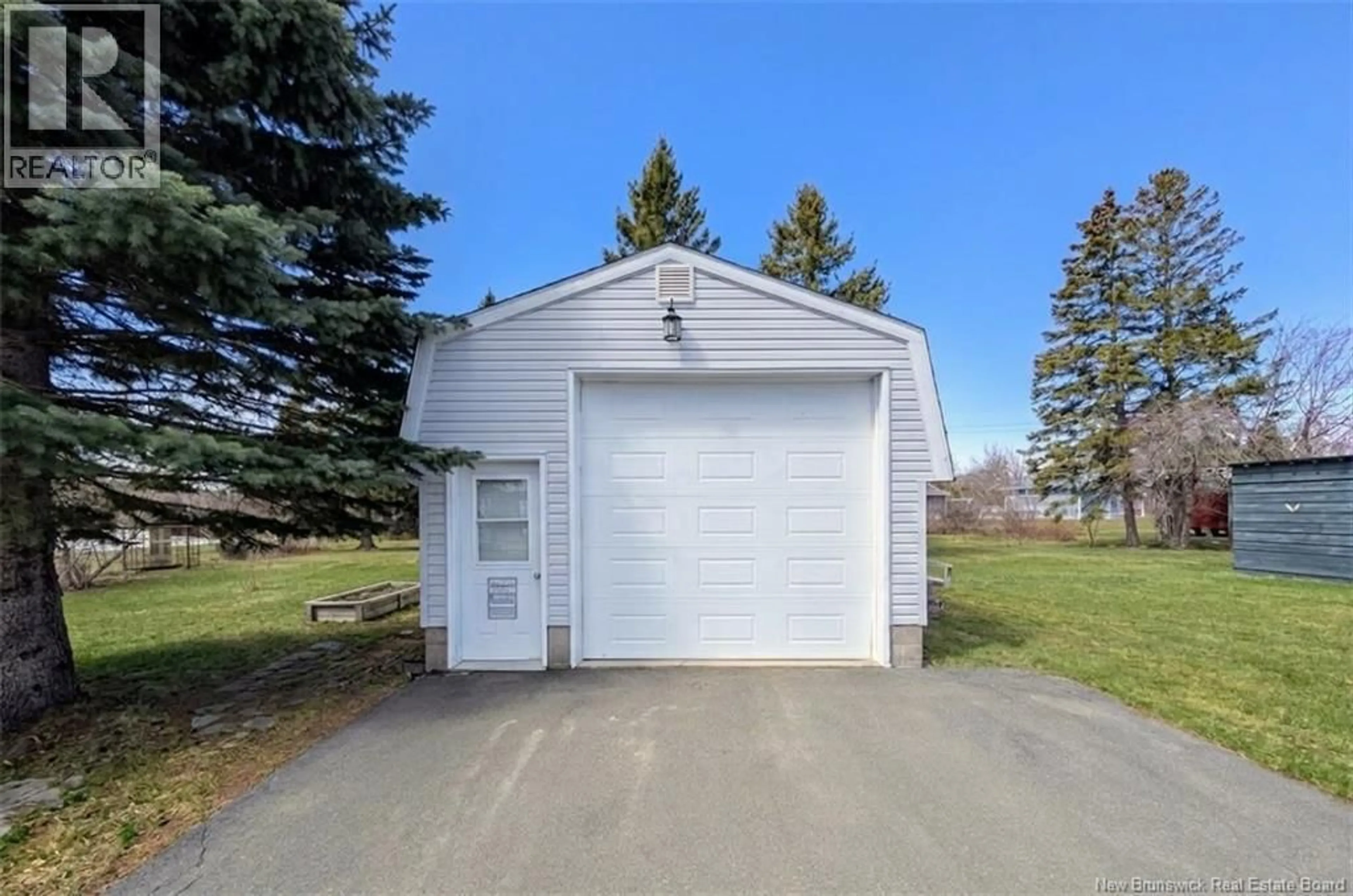Indoor garage for 9 RUE DES CEDRES, Nigadoo New Brunswick E8K3T8