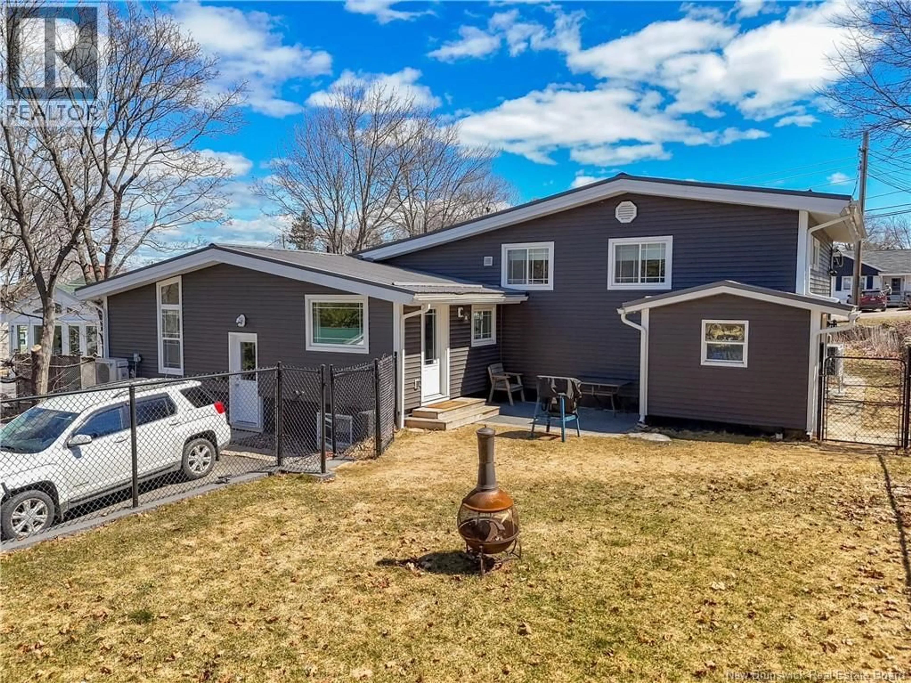 A pic from outside/outdoor area/front of a property/back of a property/a pic from drone, street for 675 SMYTHE STREET, Fredericton New Brunswick E3B3G2