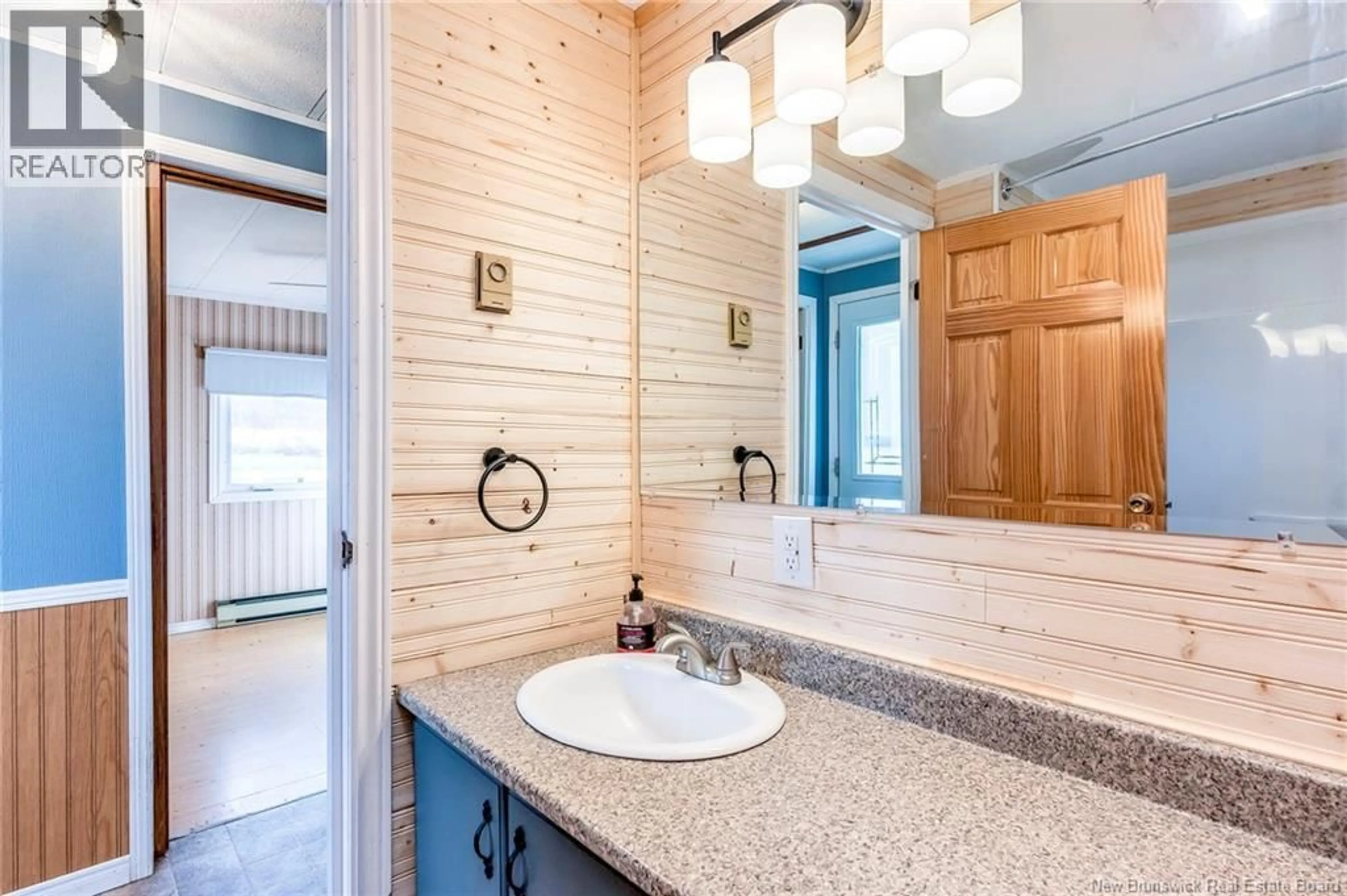 Standard bathroom, ceramic/tile floor for 19 SUNSET AVENUE, Apohaqui New Brunswick E5P3R2