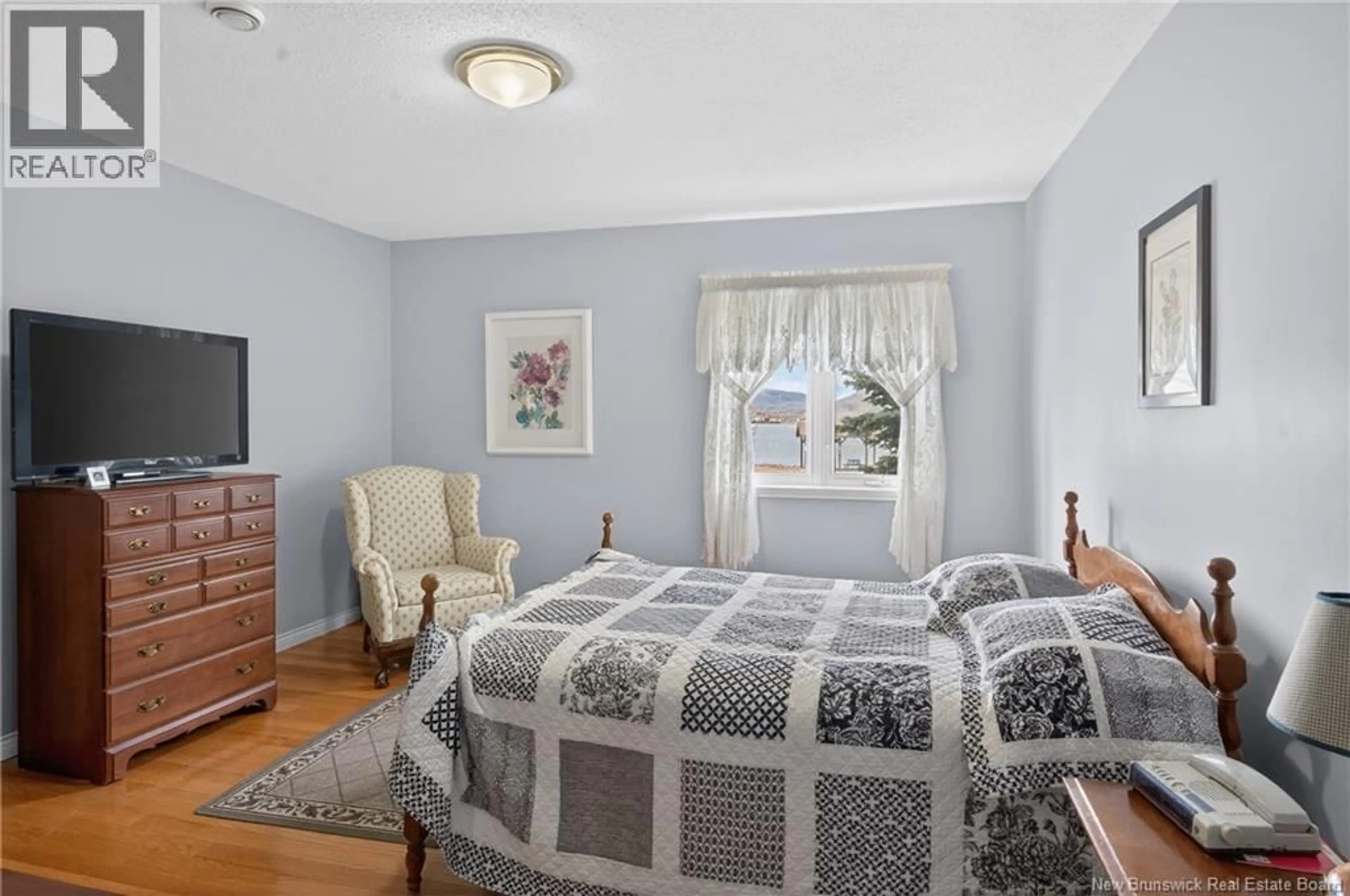 Bedroom with bed, unknown for 102 - 50 SALMON BOULEVARD, Campbellton New Brunswick E3N3T7