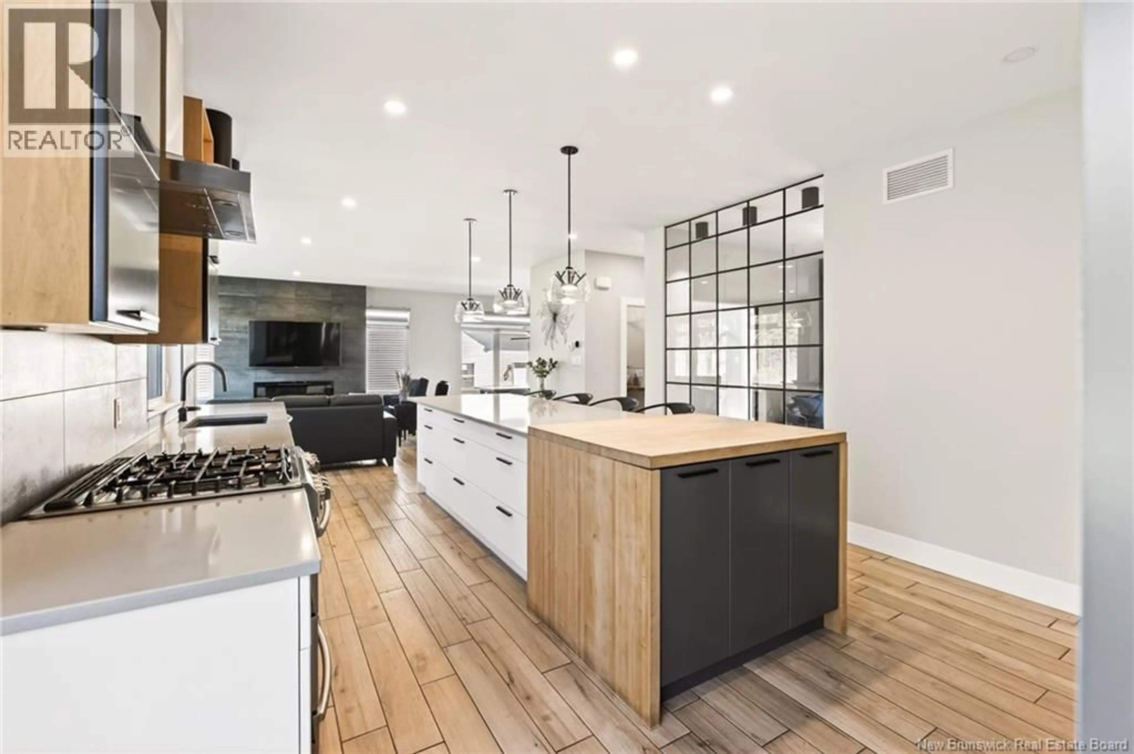 Contemporary kitchen, ceramic/tile floor for 262 YVONNE, Dieppe New Brunswick E1A9H8
