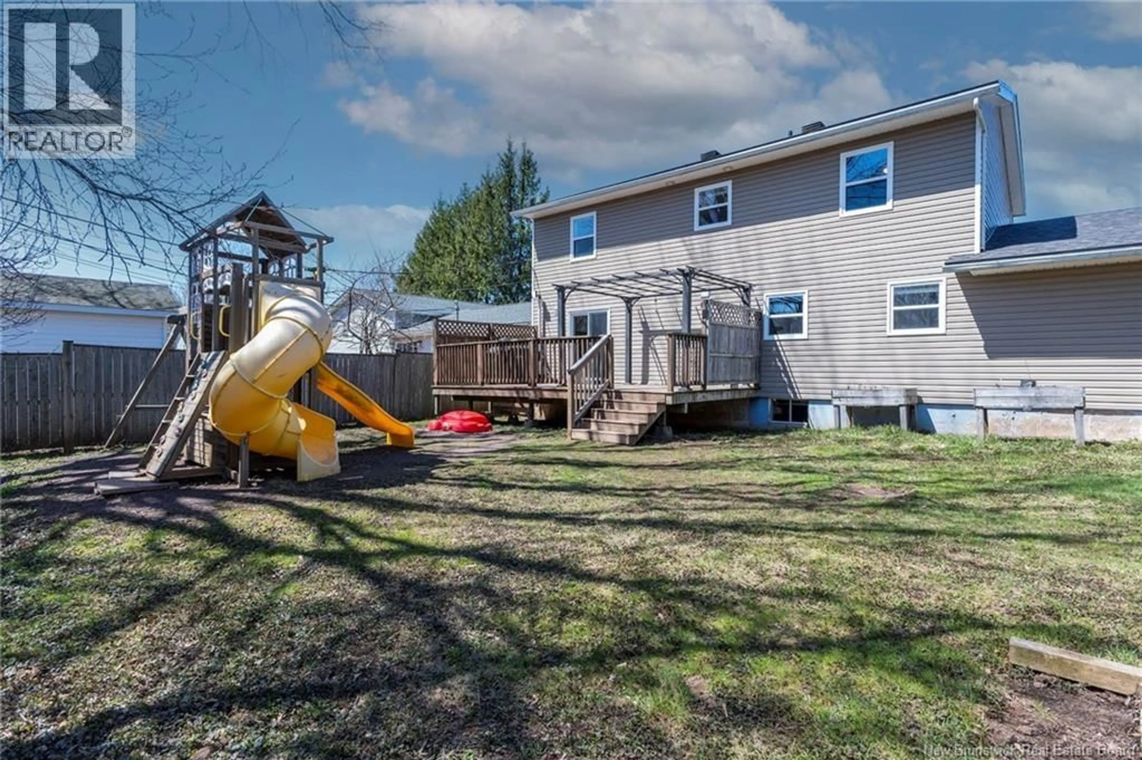 A pic from outside/outdoor area/front of a property/back of a property/a pic from drone, building for 46 LIBERTY, Moncton New Brunswick E1A6H3