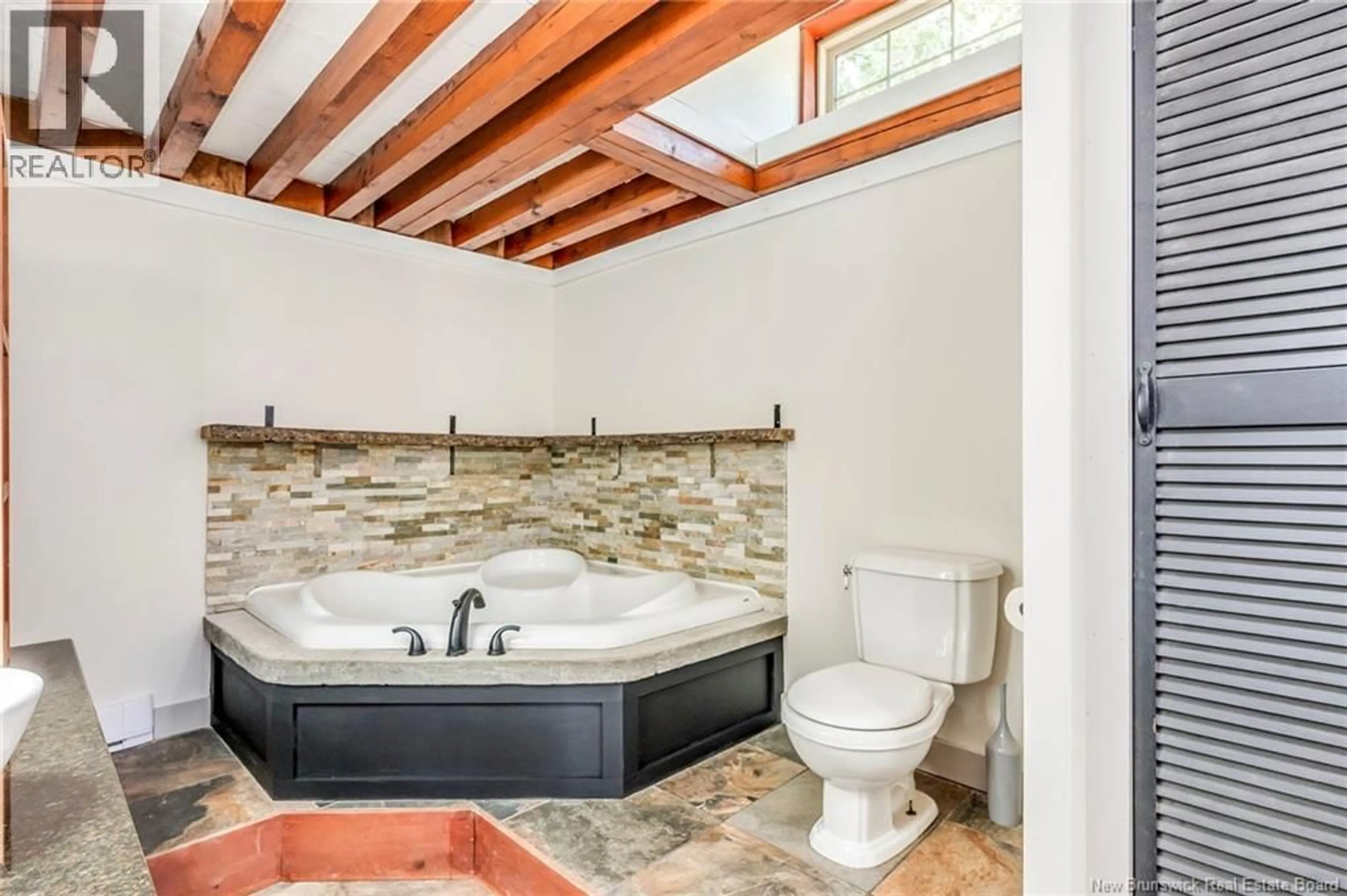 Standard bathroom, ceramic/tile floor for 686 ROUTE 111, Willow Grove New Brunswick E2S1S1