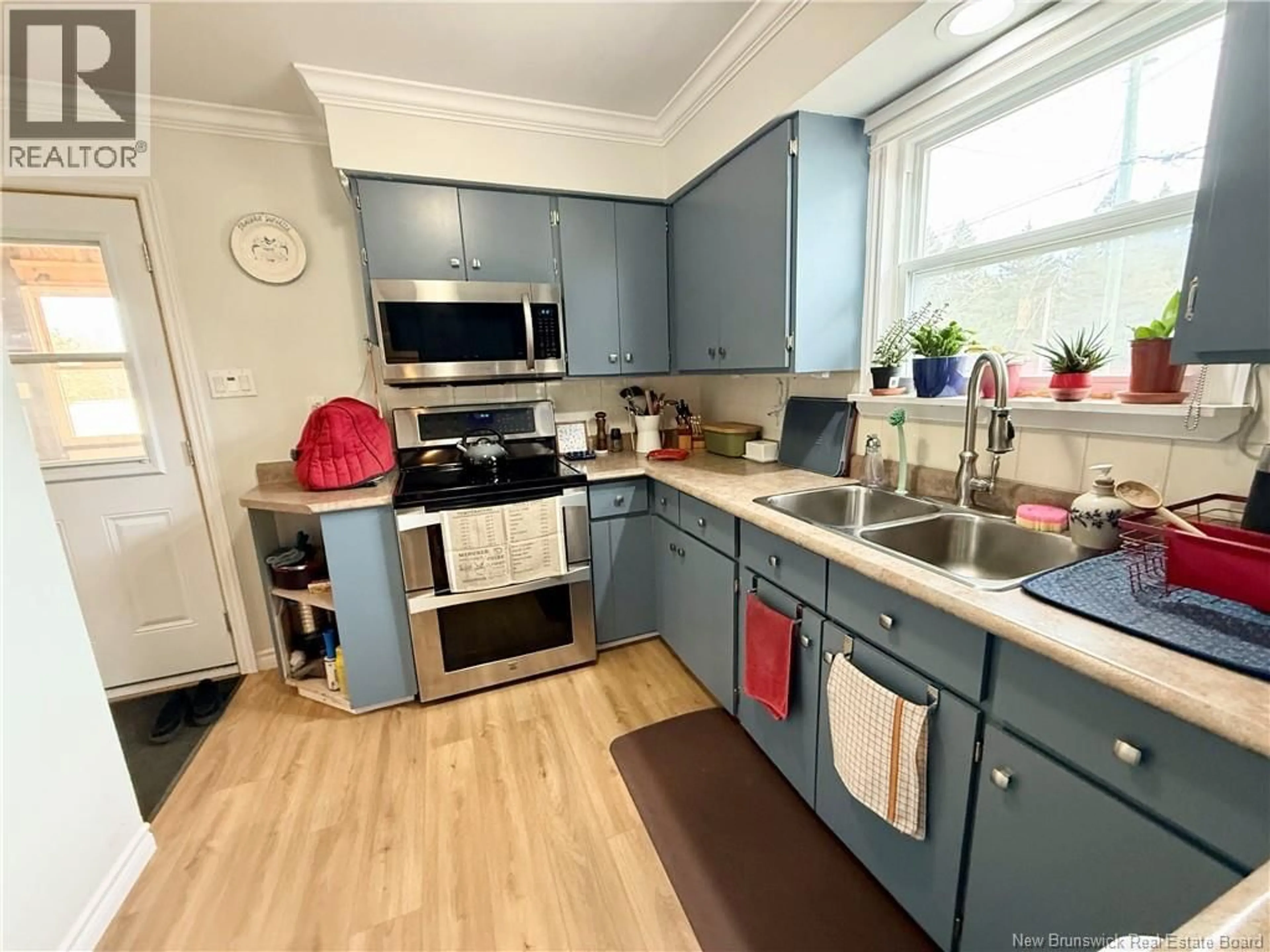 Standard kitchen, unknown for 2002 NICHOLAS DENYS, Sainte-Rosette New Brunswick E8K3H9