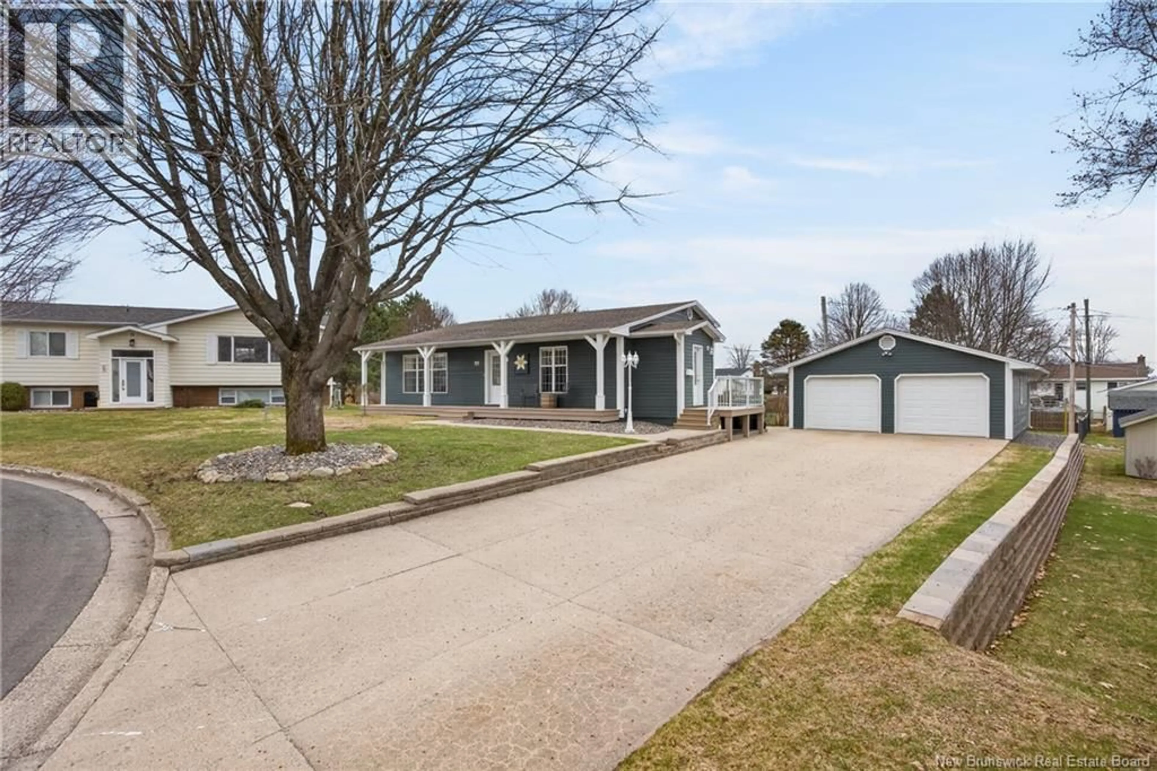 A pic from outside/outdoor area/front of a property/back of a property/a pic from drone, street for 55 LAWSON COURT, Fredericton New Brunswick E3A5G3