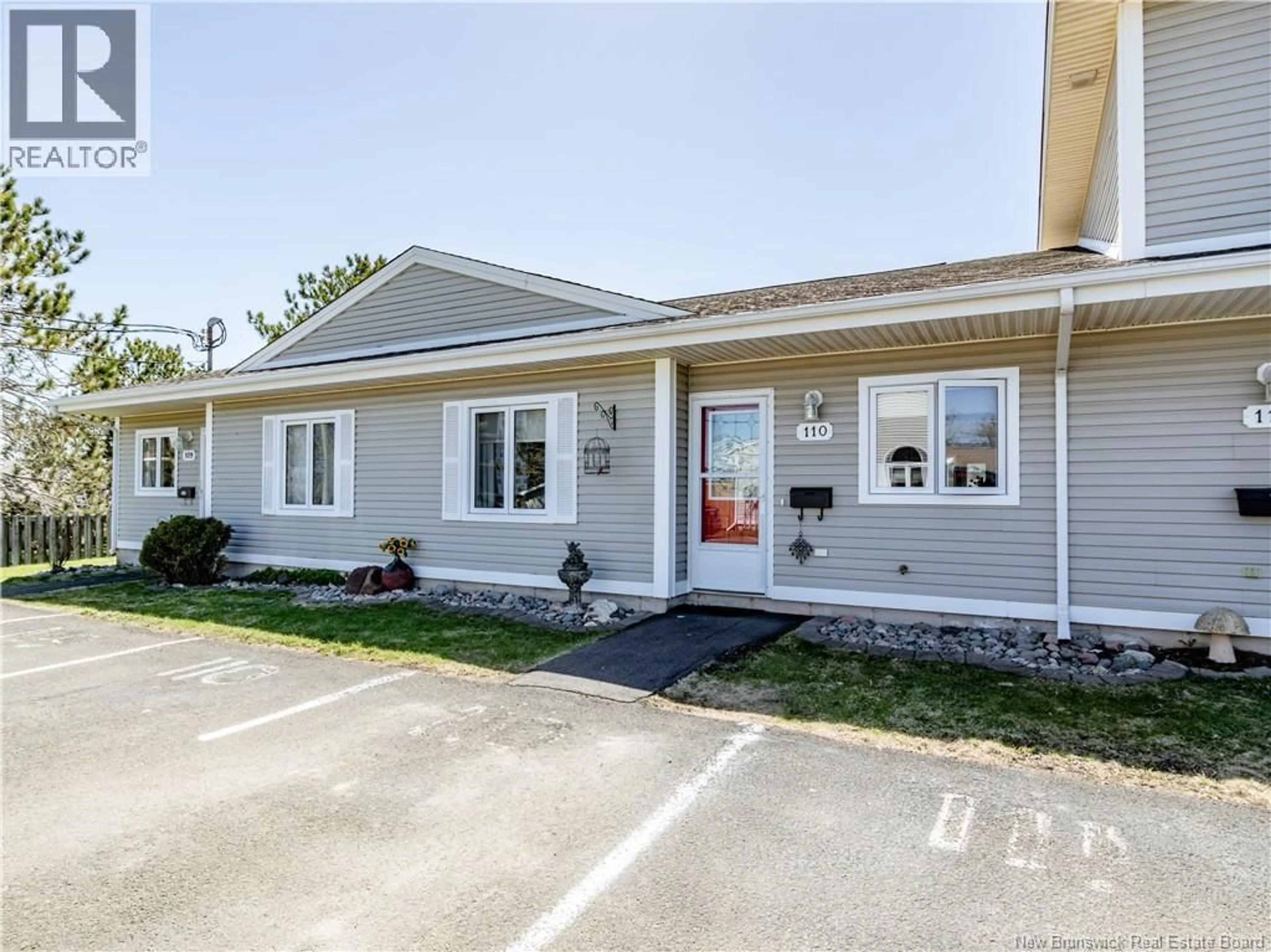Unknown for 110 - 208 VIRGINIA, Dieppe New Brunswick E1A6R7