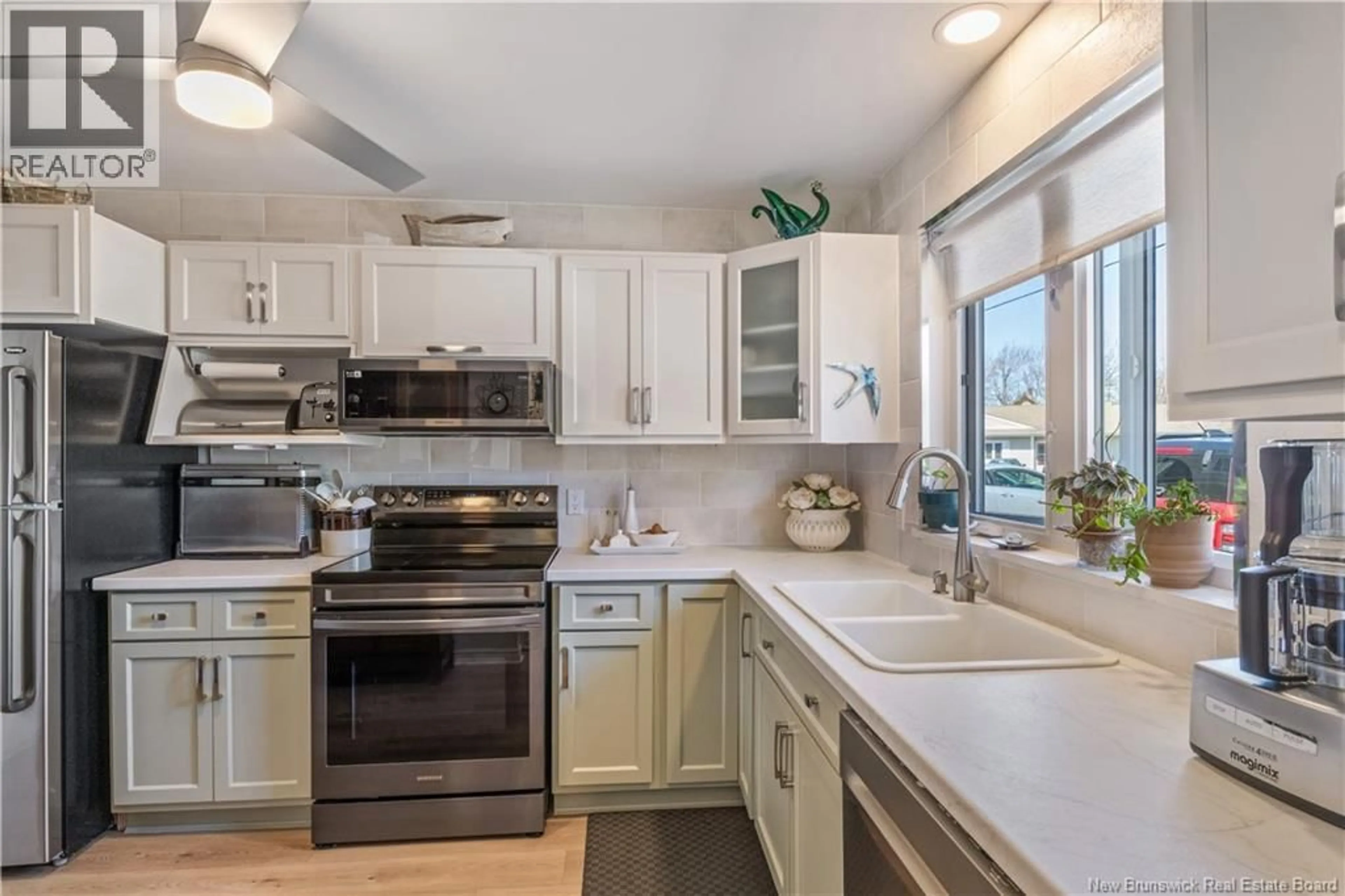 Open concept kitchen, ceramic/tile floor for 110 - 208 VIRGINIA, Dieppe New Brunswick E1A6R7