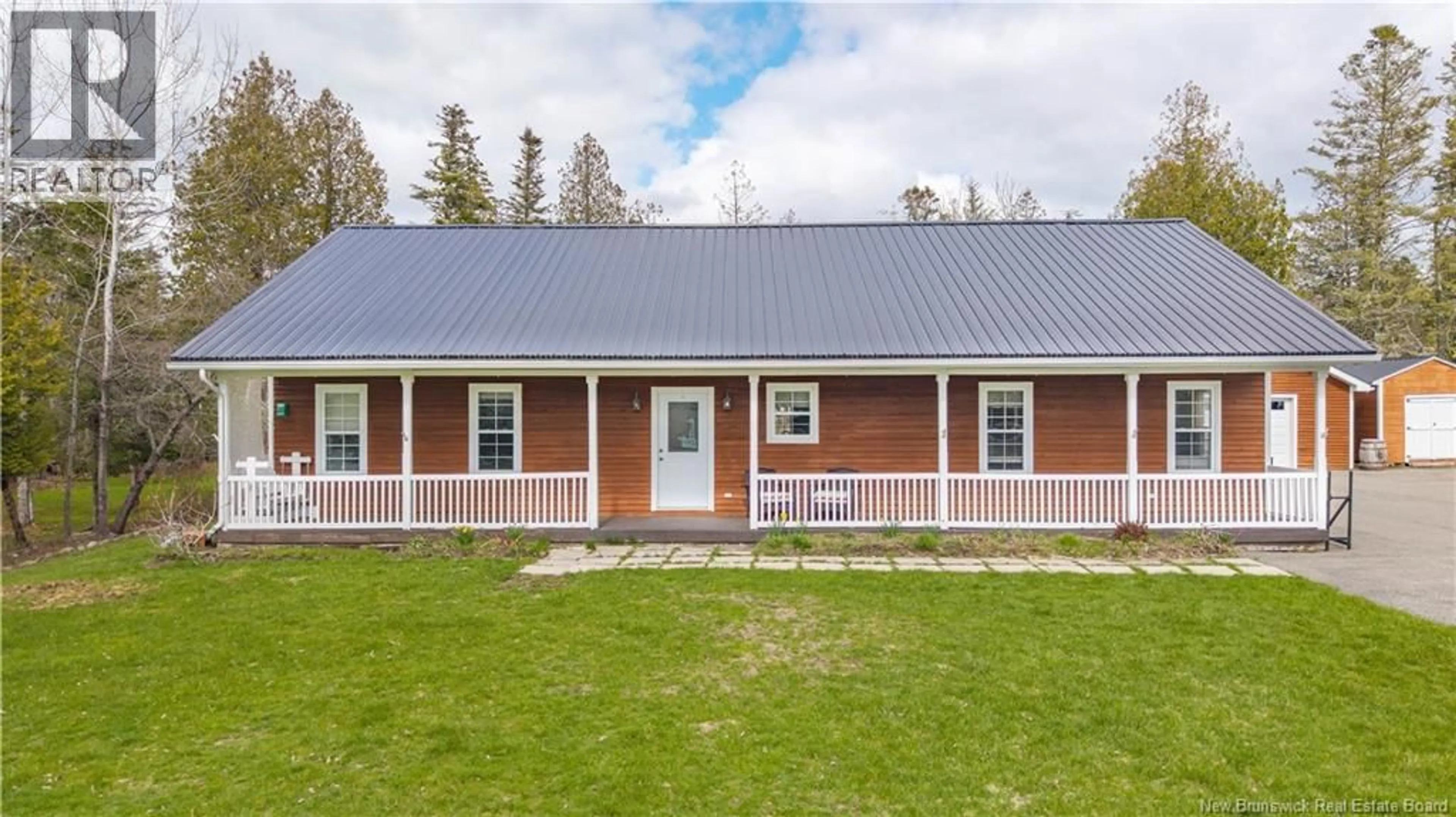 Home with vinyl exterior material, building for 3749 ROUTE 127, Bayside New Brunswick E5B2T1