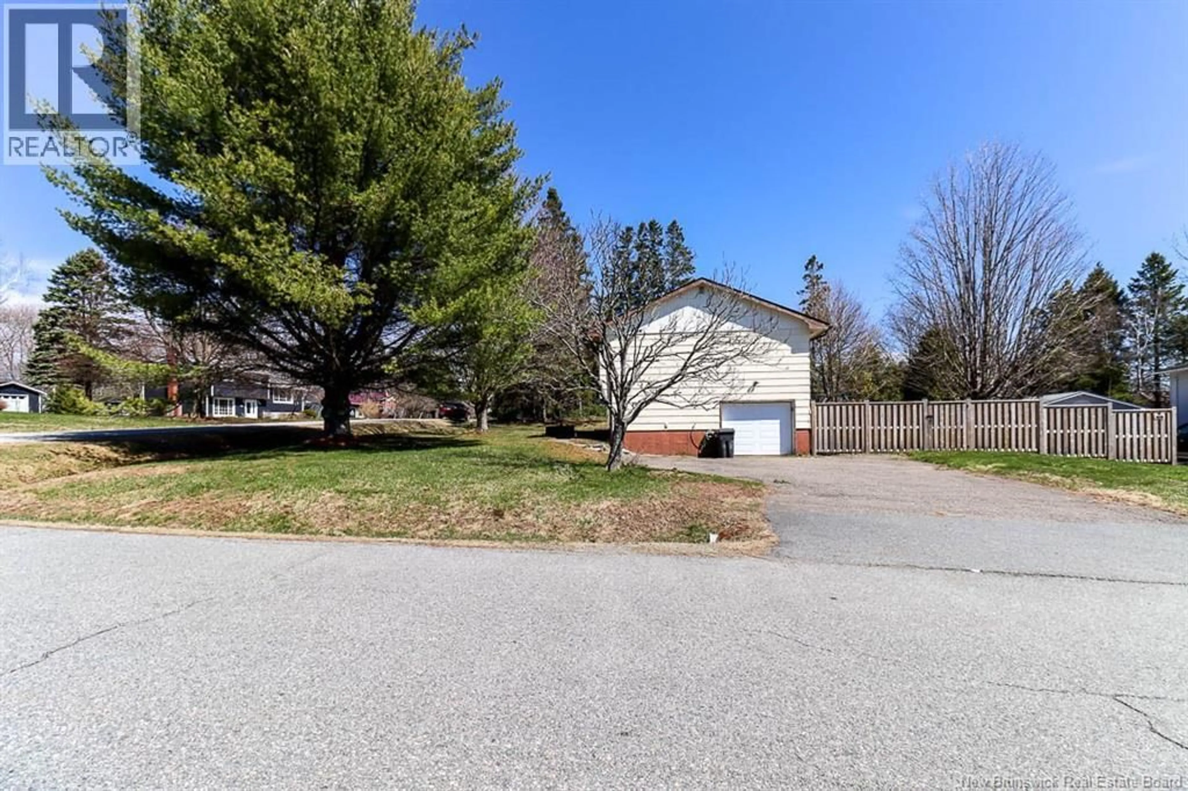 A pic from outside/outdoor area/front of a property/back of a property/a pic from drone, street for 100 DONCASTER DRIVE, Quispamsis New Brunswick E2E1R7