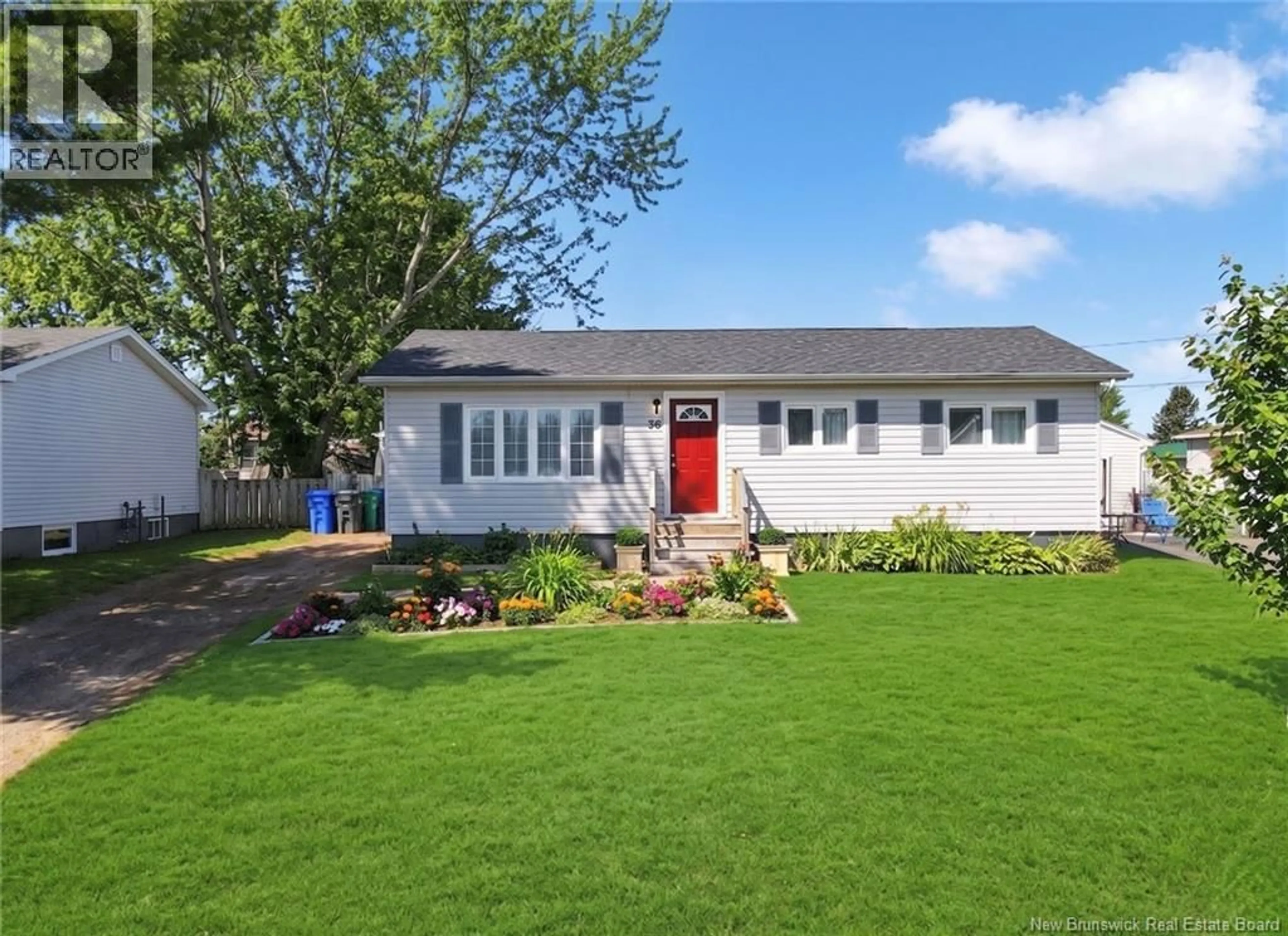 Home with vinyl exterior material, street for 36 KERRY COURT, Riverview New Brunswick E1B3P5
