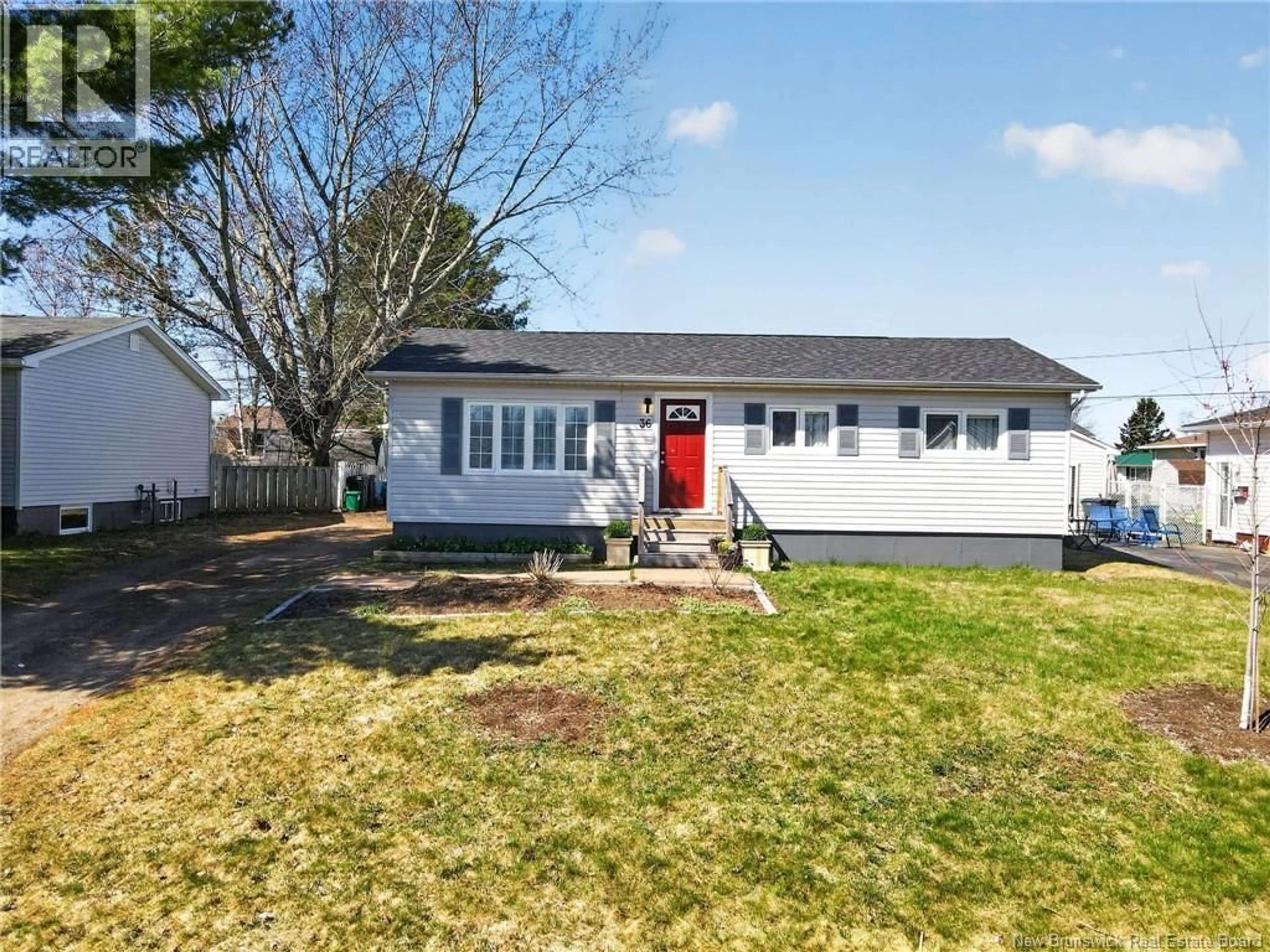 Home with vinyl exterior material, street for 36 KERRY COURT, Riverview New Brunswick E1B3P5