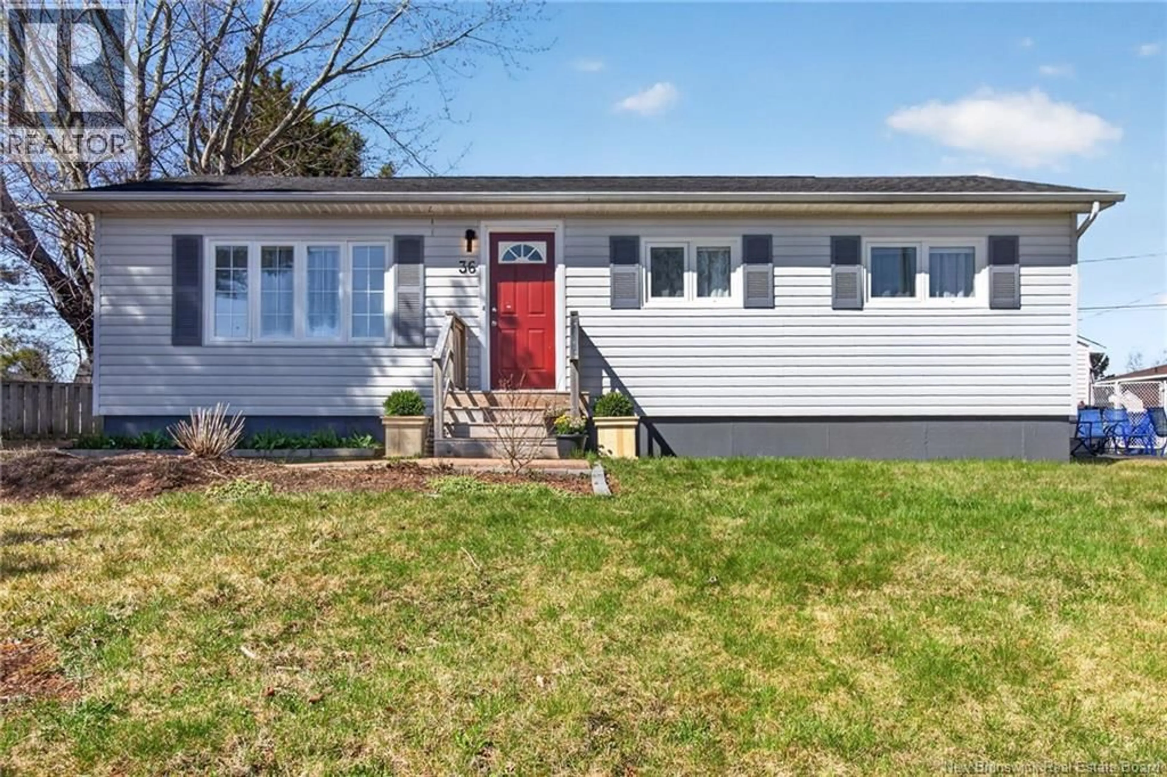 Home with vinyl exterior material, street for 36 KERRY COURT, Riverview New Brunswick E1B3P5
