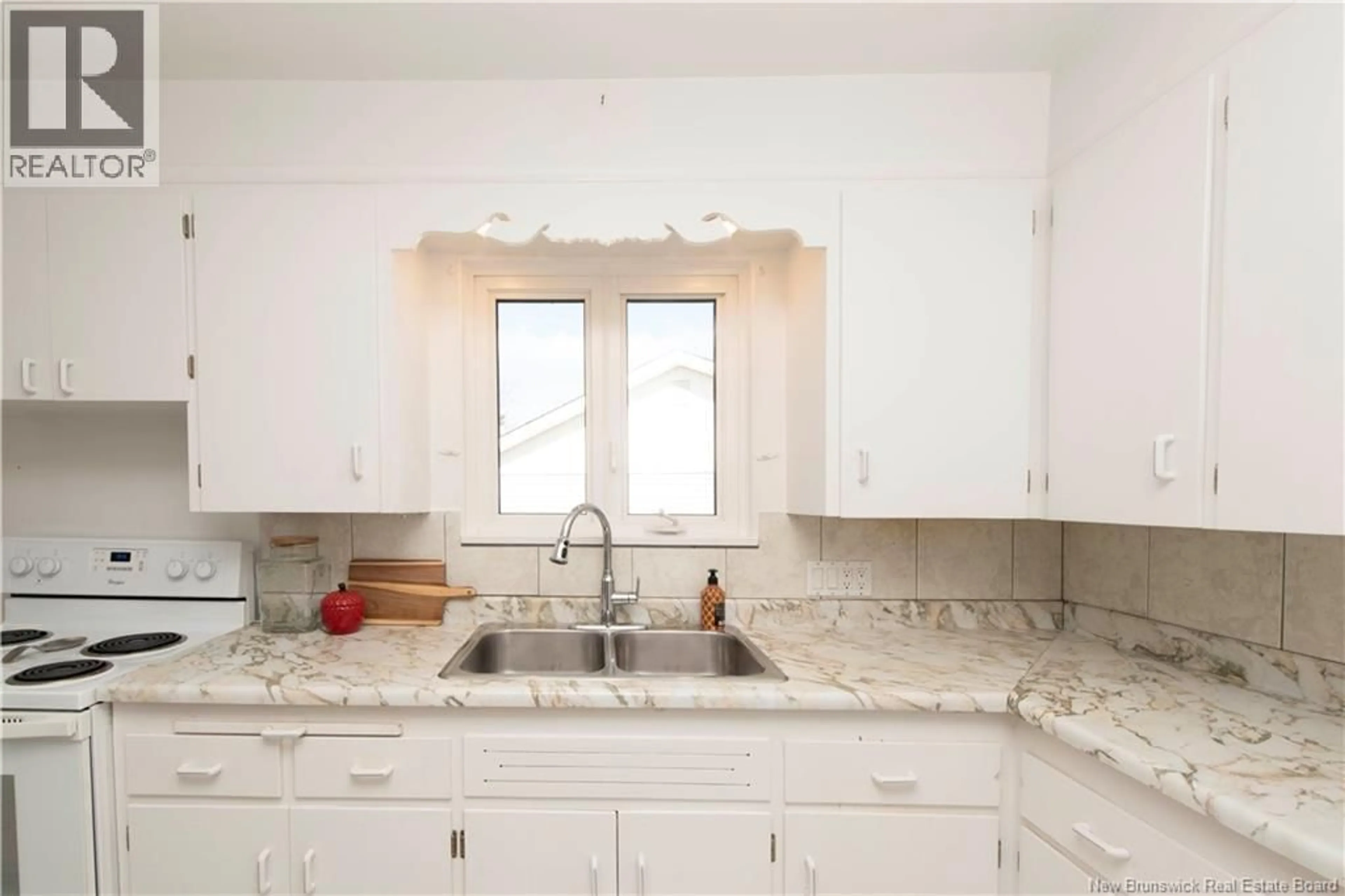 Standard kitchen, ceramic/tile floor for 50 WINDEMERE DRIVE, Moncton New Brunswick E1C4L7