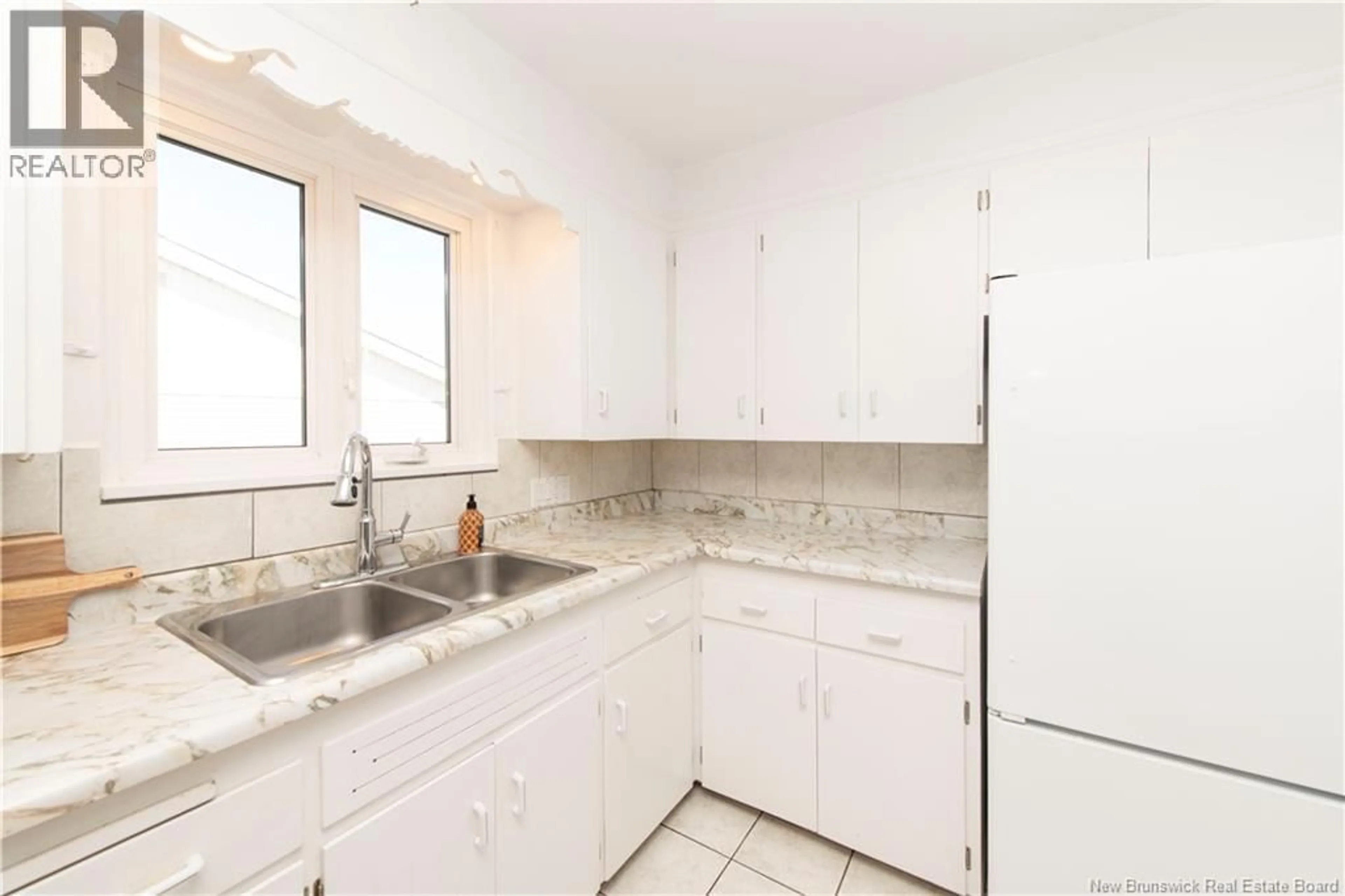 Standard kitchen, ceramic/tile floor for 50 WINDEMERE DRIVE, Moncton New Brunswick E1C4L7