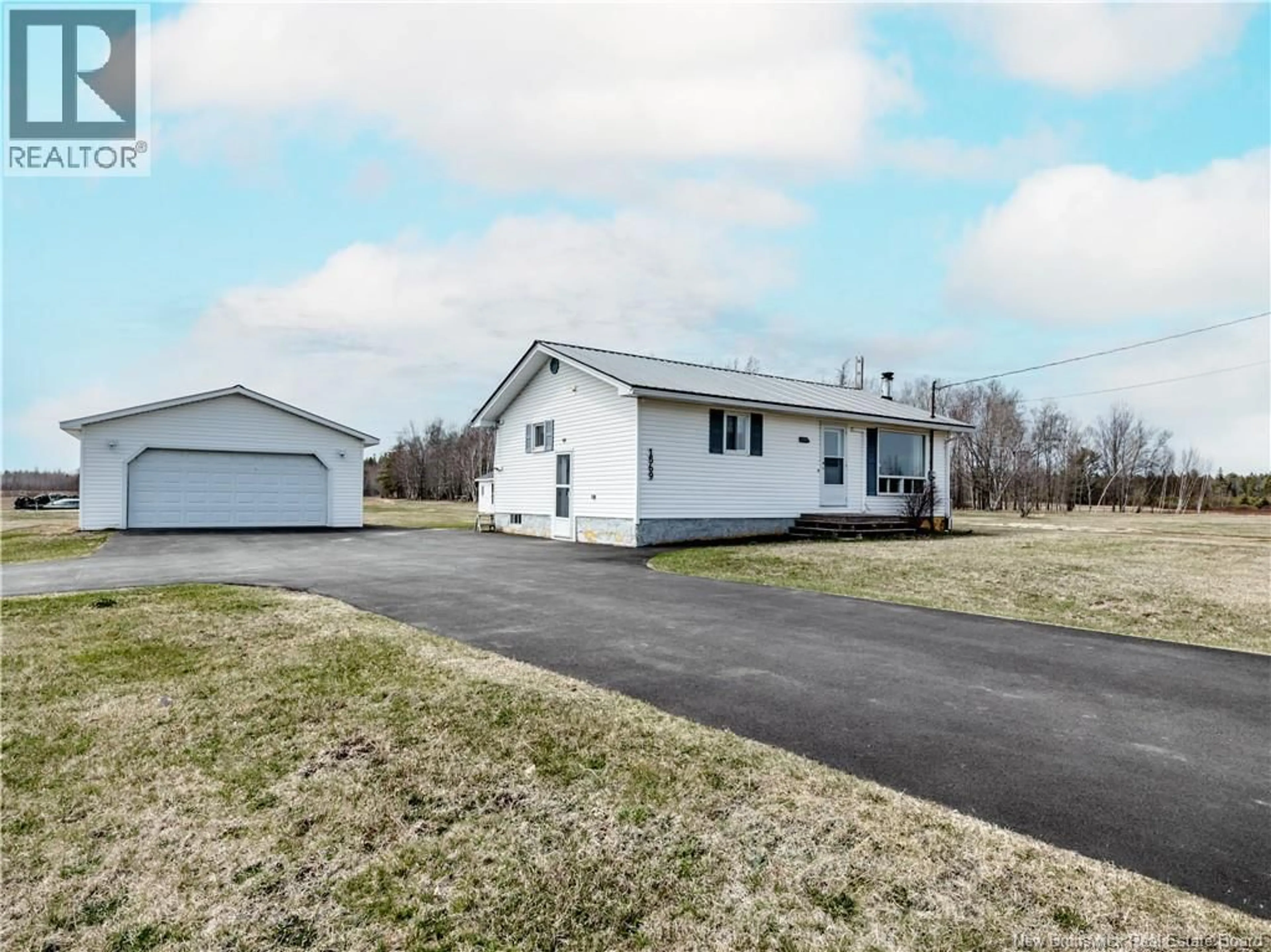 A pic from outside/outdoor area/front of a property/back of a property/a pic from drone, street for 1569 ROUTE 505, Richiboucto-Village New Brunswick E4W1L9