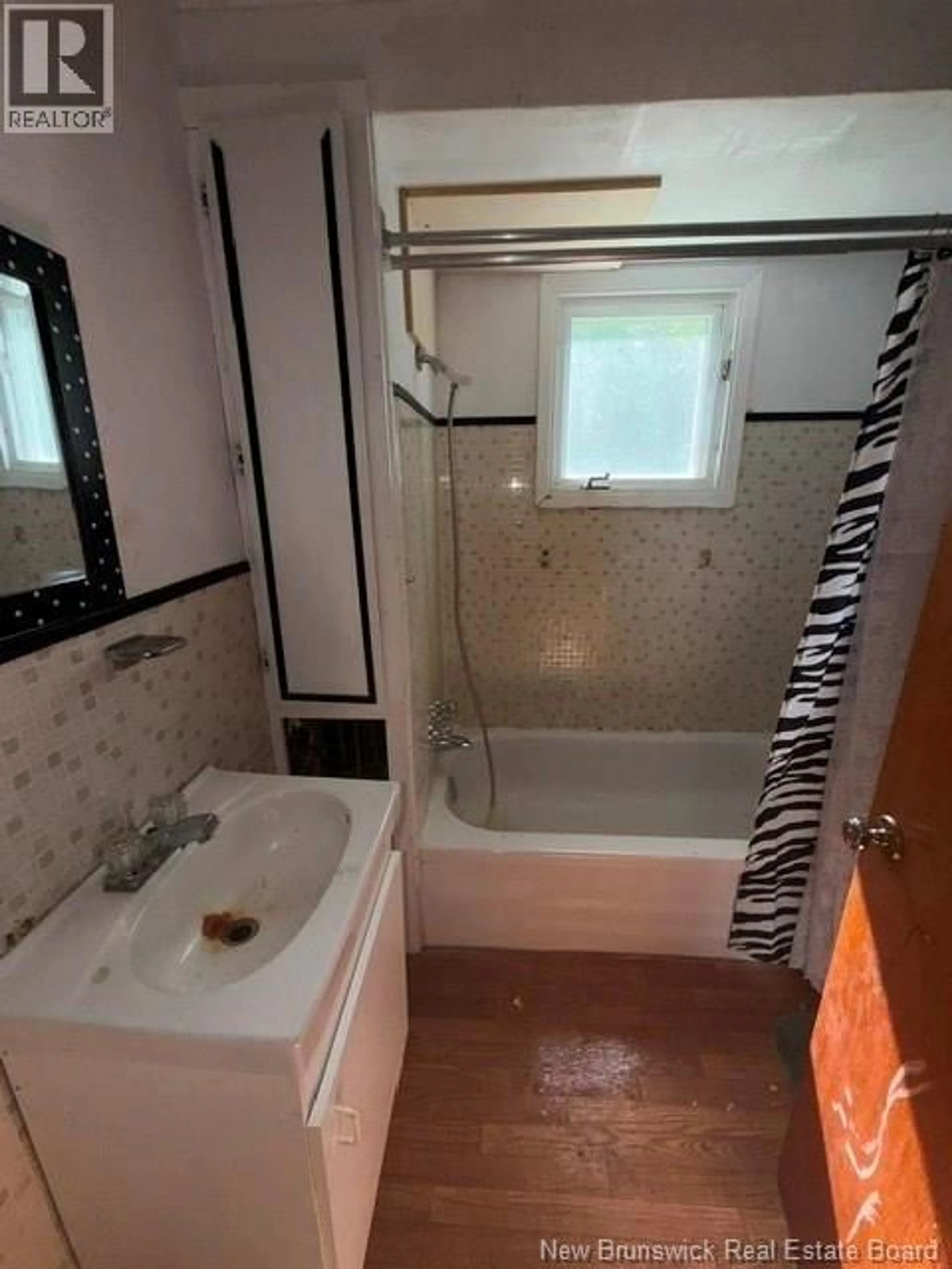 Standard bathroom, ceramic/tile floor for 1290 RTE 435, Maple Glen New Brunswick E1V4Z2