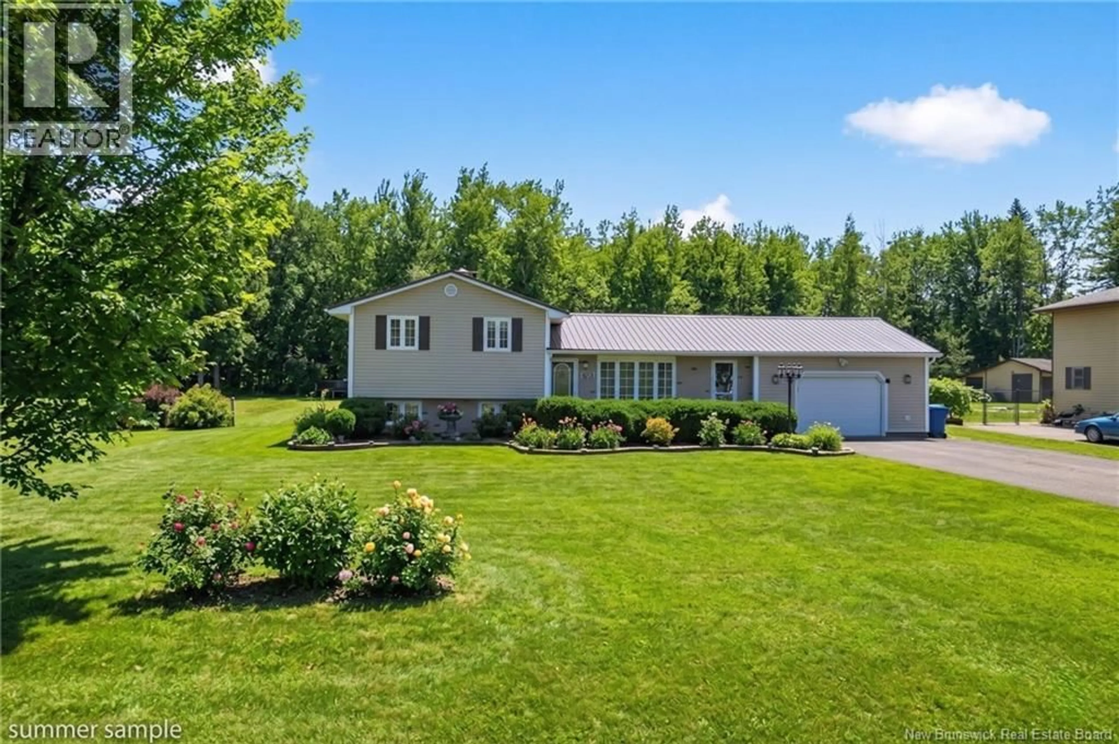 A pic from outside/outdoor area/front of a property/back of a property/a pic from drone, unknown for 117 DE L'EGLISE AVENUE, Saint-Antoine New Brunswick E4V1M2