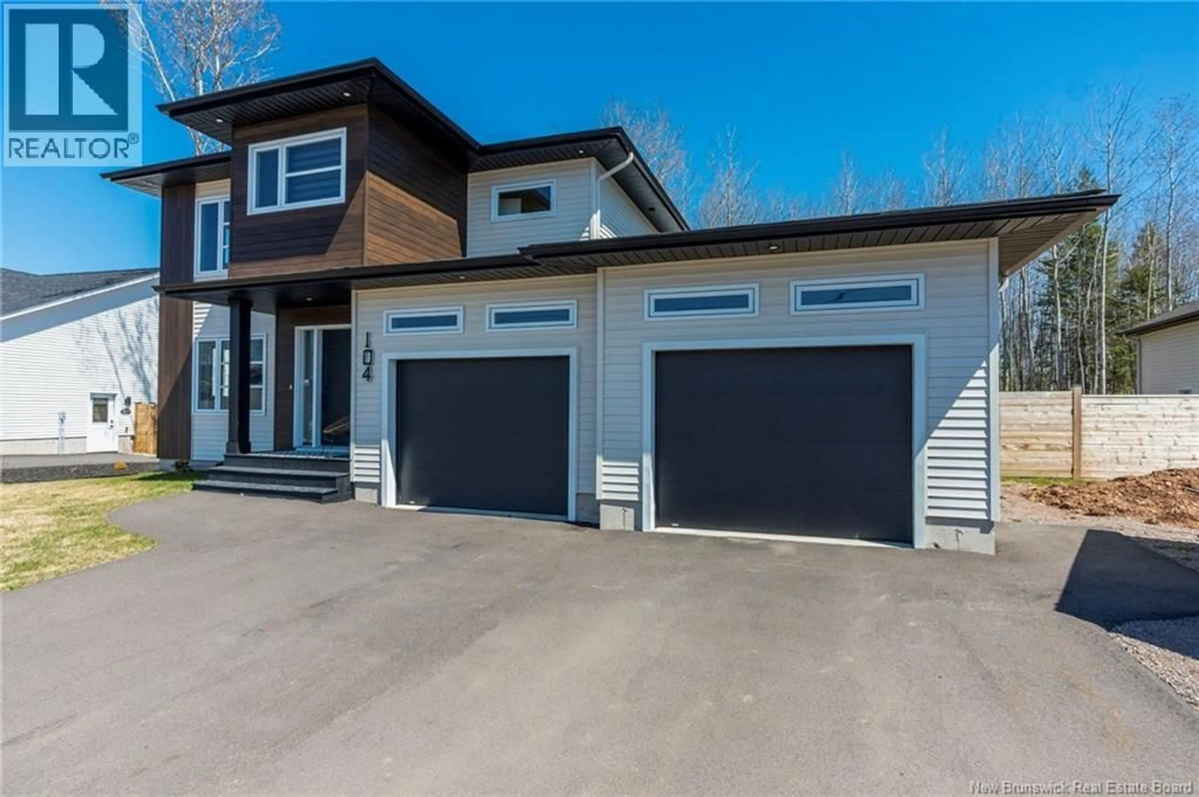 Indoor garage for 104 MONIQUE STREET, Shediac New Brunswick E4P2C4