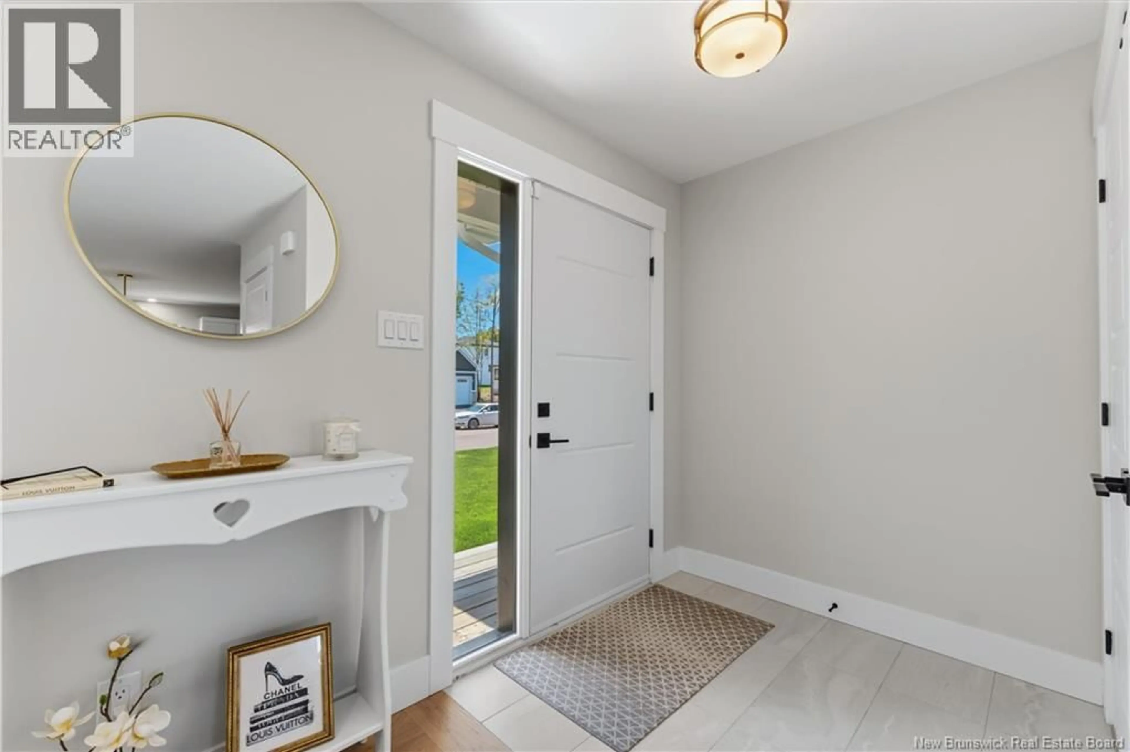 Indoor entryway for 19 LE GUERNE COURT, Moncton New Brunswick E1K0A3