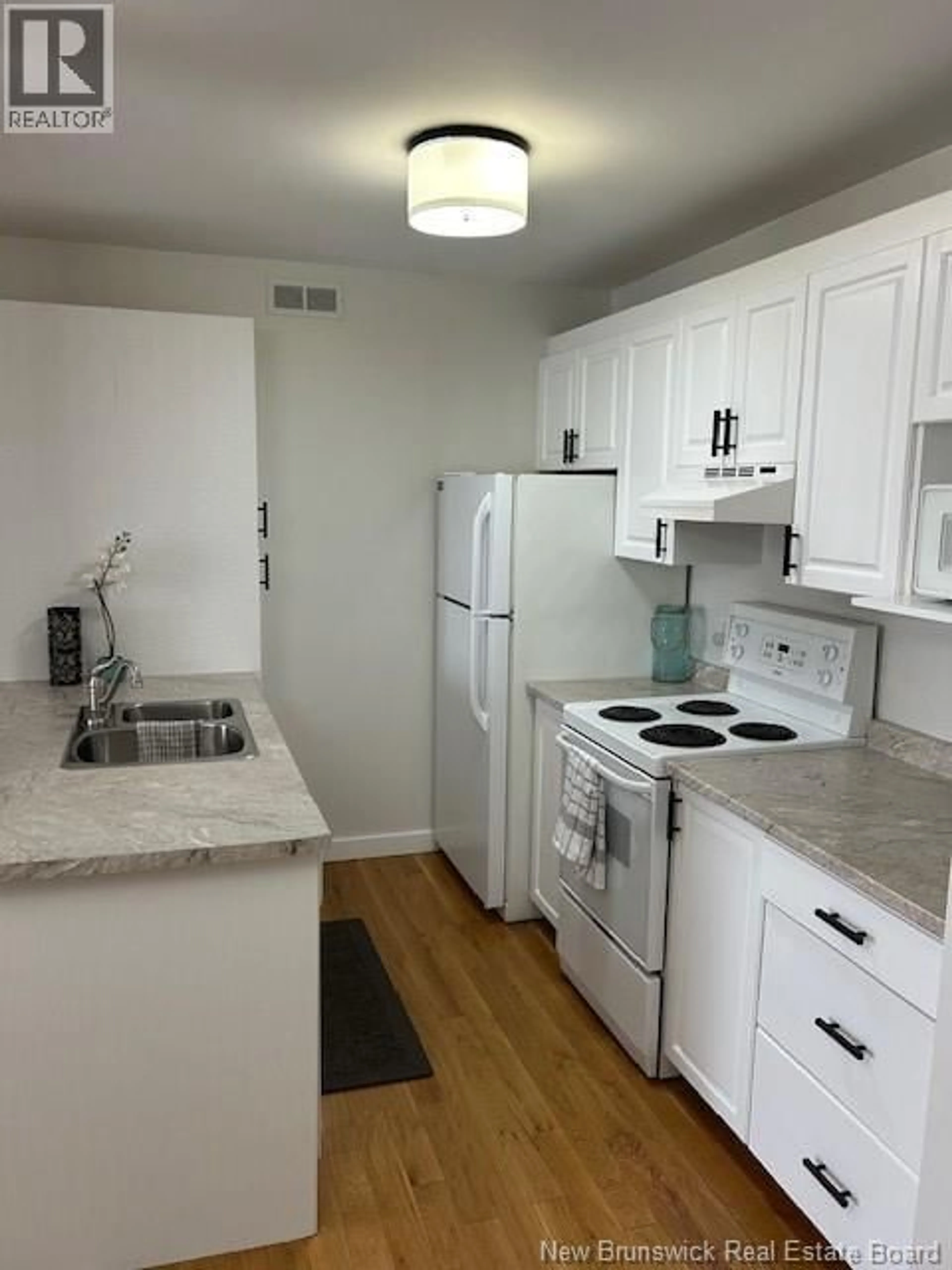 Standard kitchen, unknown for 3 - 33 MACALEESE LANE, Moncton New Brunswick E1A3M1