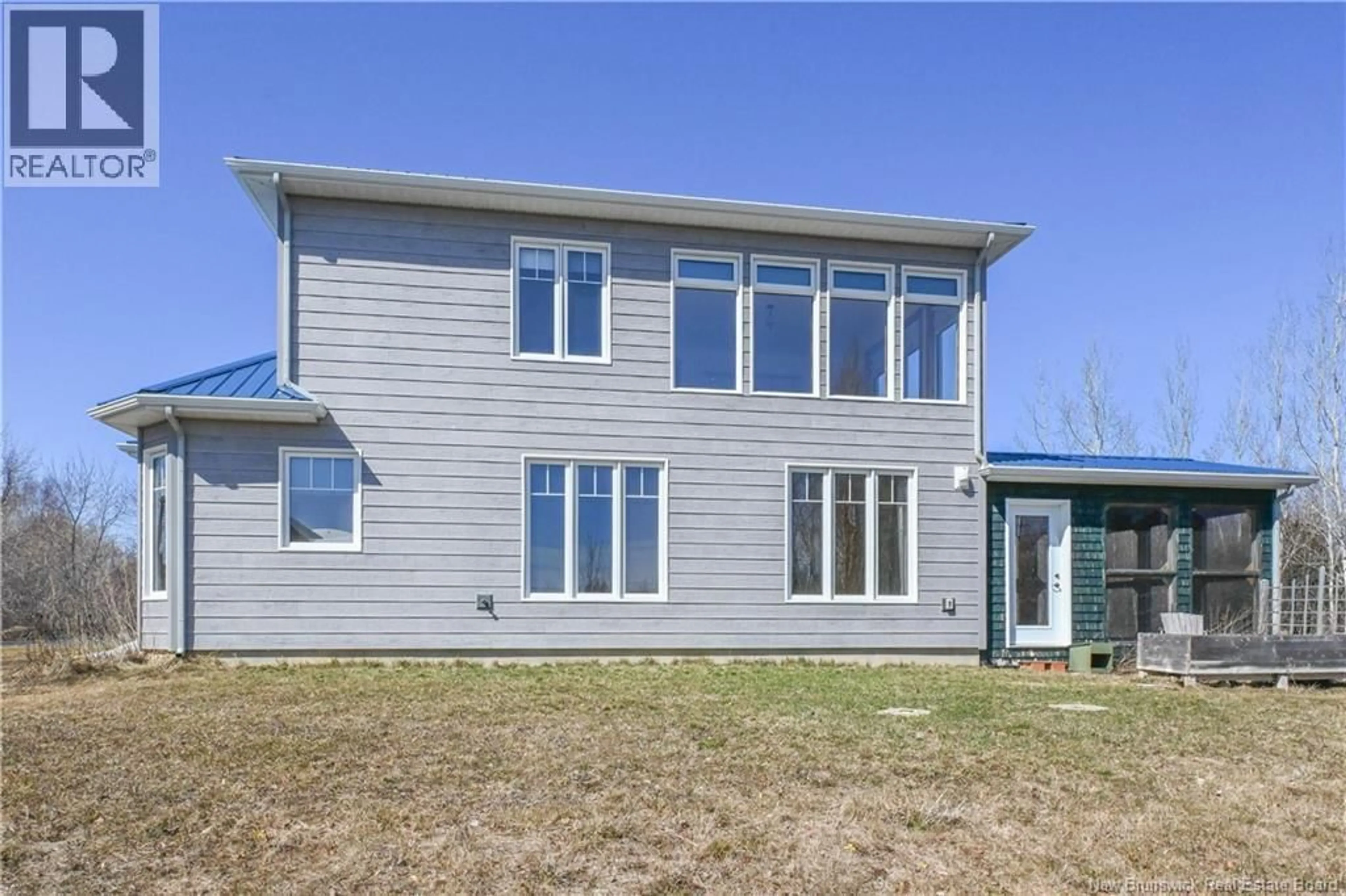 Home with vinyl exterior material, building for 441 SAULNIER EST STREET, Tracadie New Brunswick E1X1E3