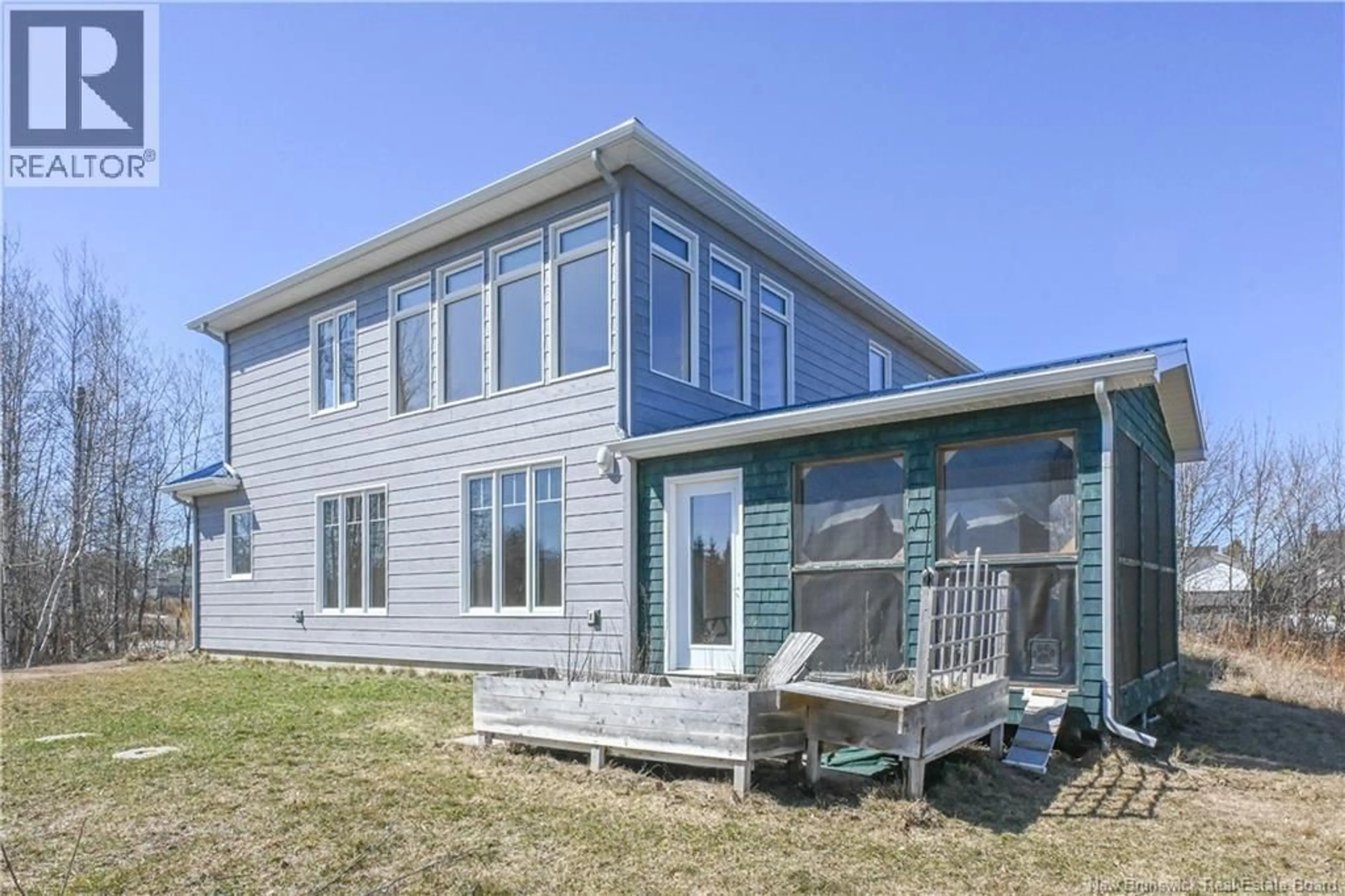 Home with vinyl exterior material, building for 441 SAULNIER EST STREET, Tracadie New Brunswick E1X1E3