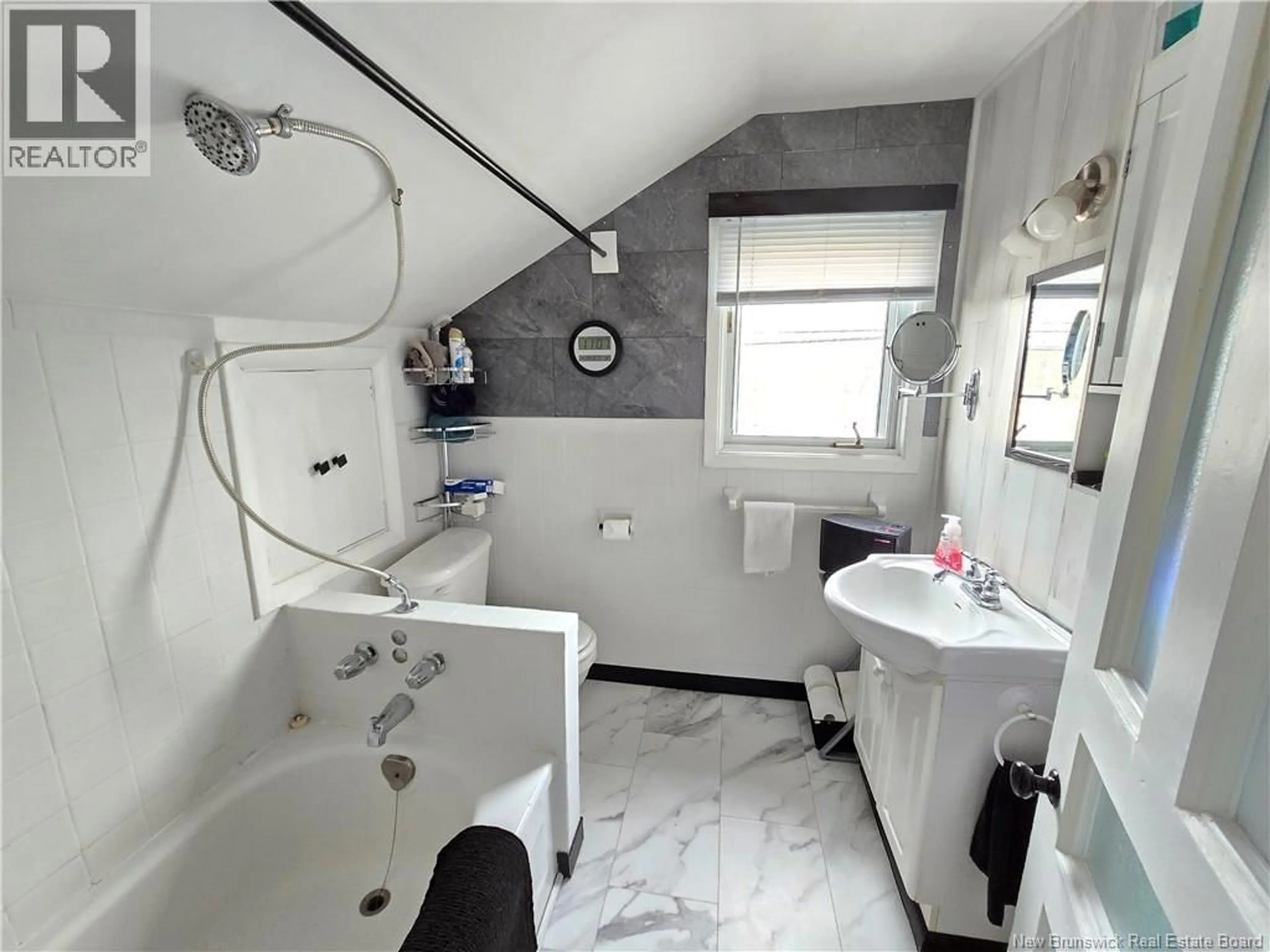 Standard bathroom, ceramic/tile floor for 1520 SUNSET, Bathurst New Brunswick E2A3P3