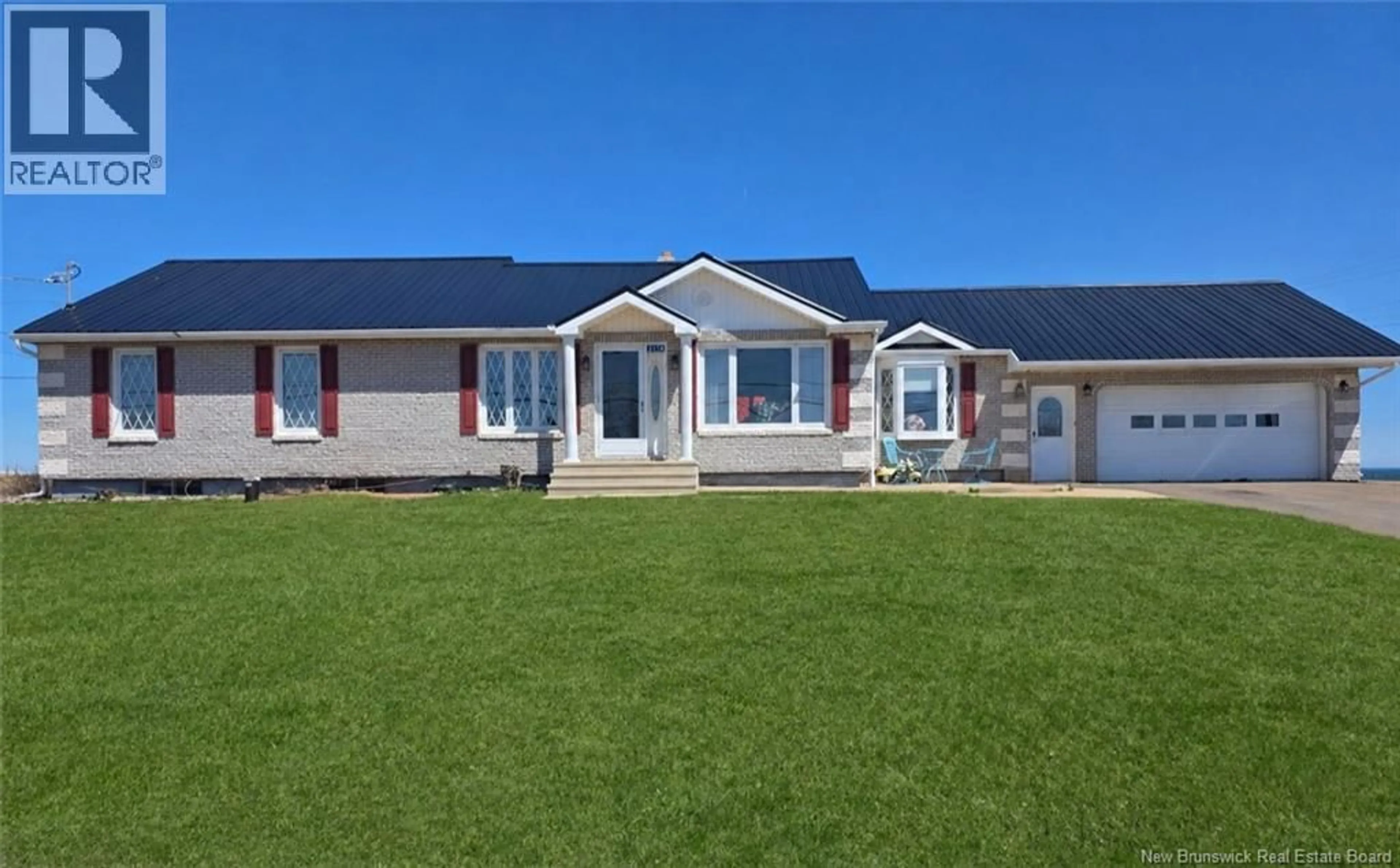 Home with vinyl exterior material, building for 2114 RTE 950, Petit-Cap New Brunswick E4N2J8