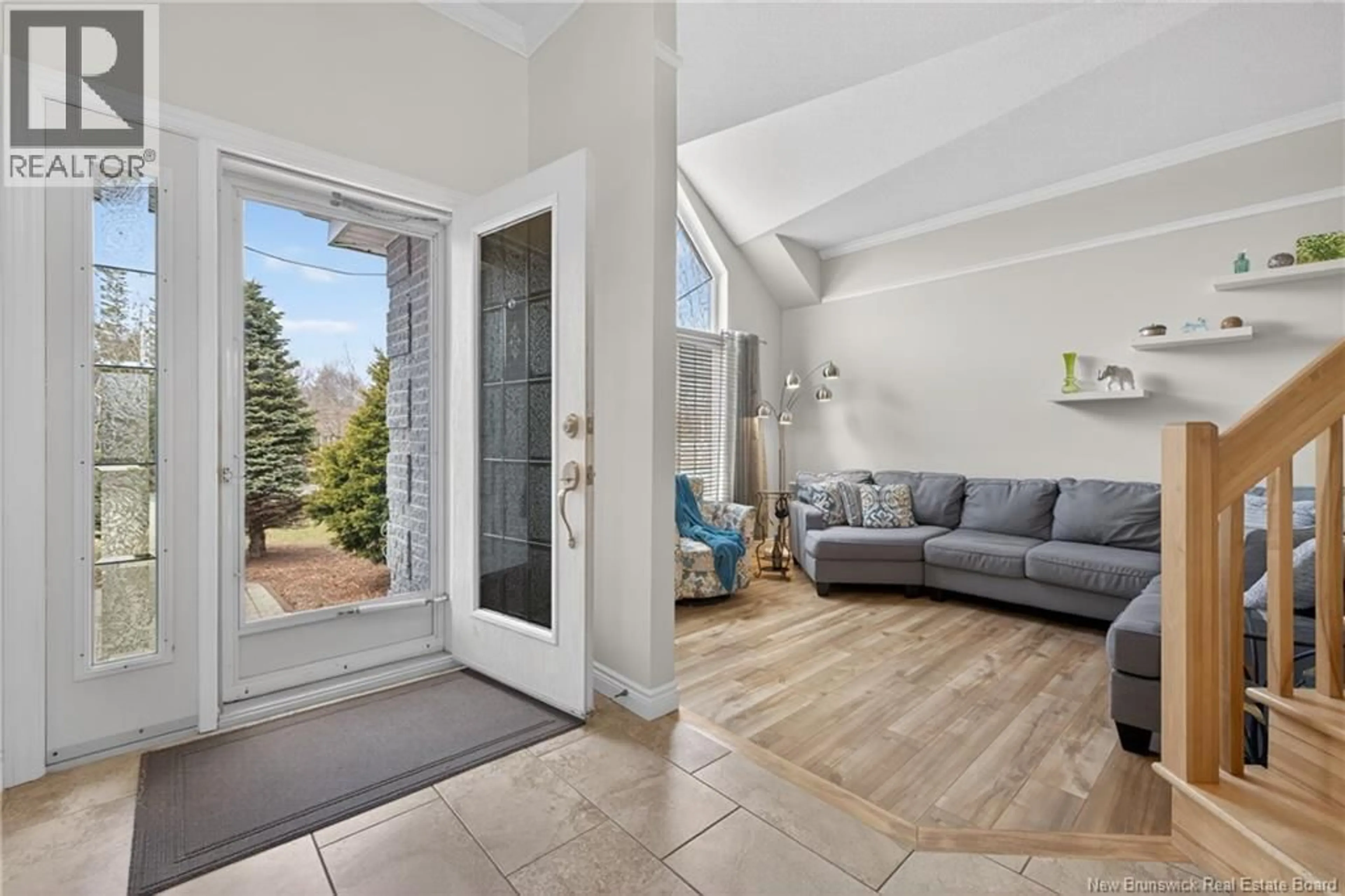 Indoor entryway for 53 RUE MALLET, Haut-Shippagan New Brunswick E8S2S2
