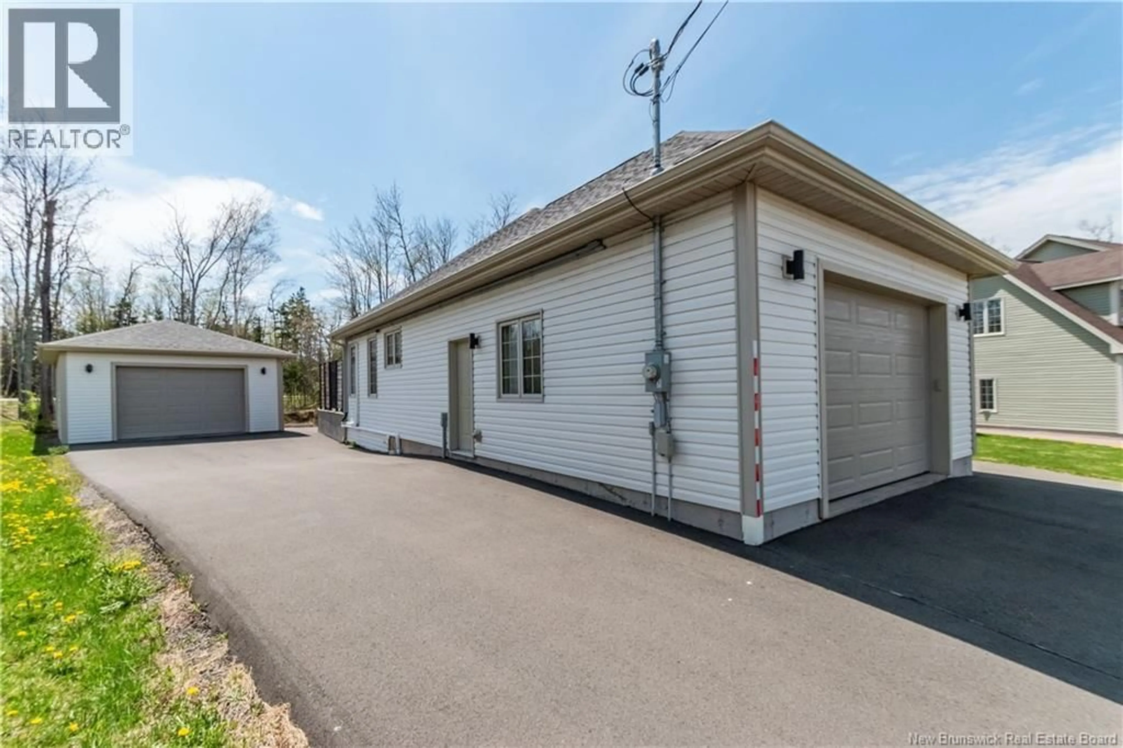 Indoor garage for 37 GUY STREET, Shediac New Brunswick E4P0L5