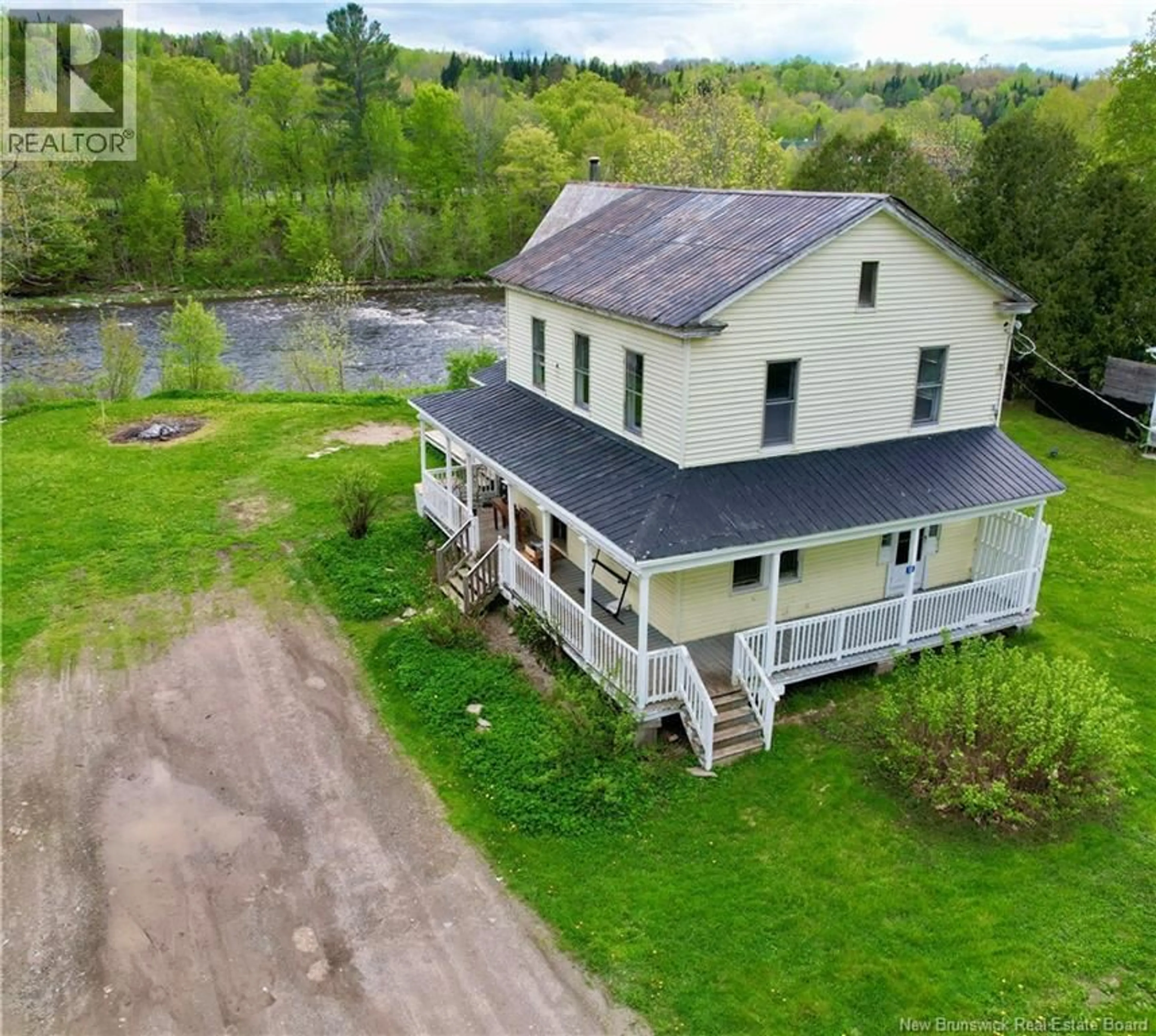 A pic from outside/outdoor area/front of a property/back of a property/a pic from drone, building for 18 WATER STREET, Nashwaak New Brunswick E6B1C8