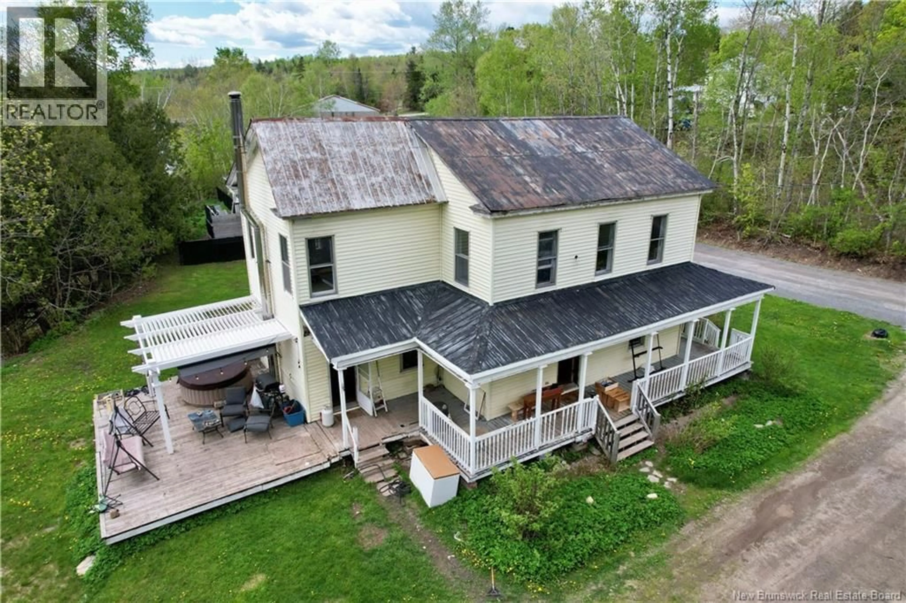 A pic from outside/outdoor area/front of a property/back of a property/a pic from drone, building for 18 WATER STREET, Nashwaak New Brunswick E6B1C8