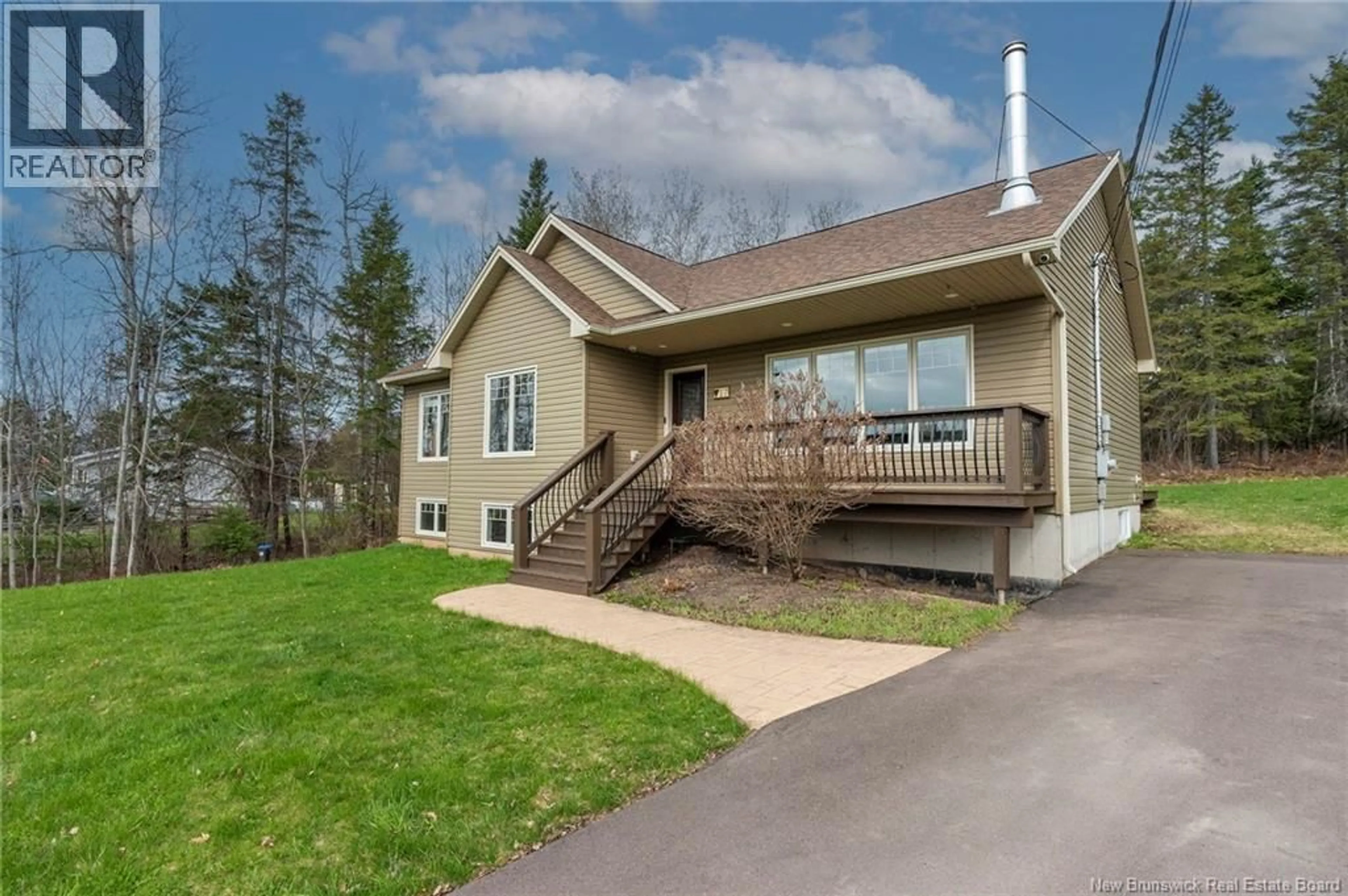 Home with vinyl exterior material, unknown for 17 MORGAN DRIVE, Salisbury New Brunswick E4J2N2