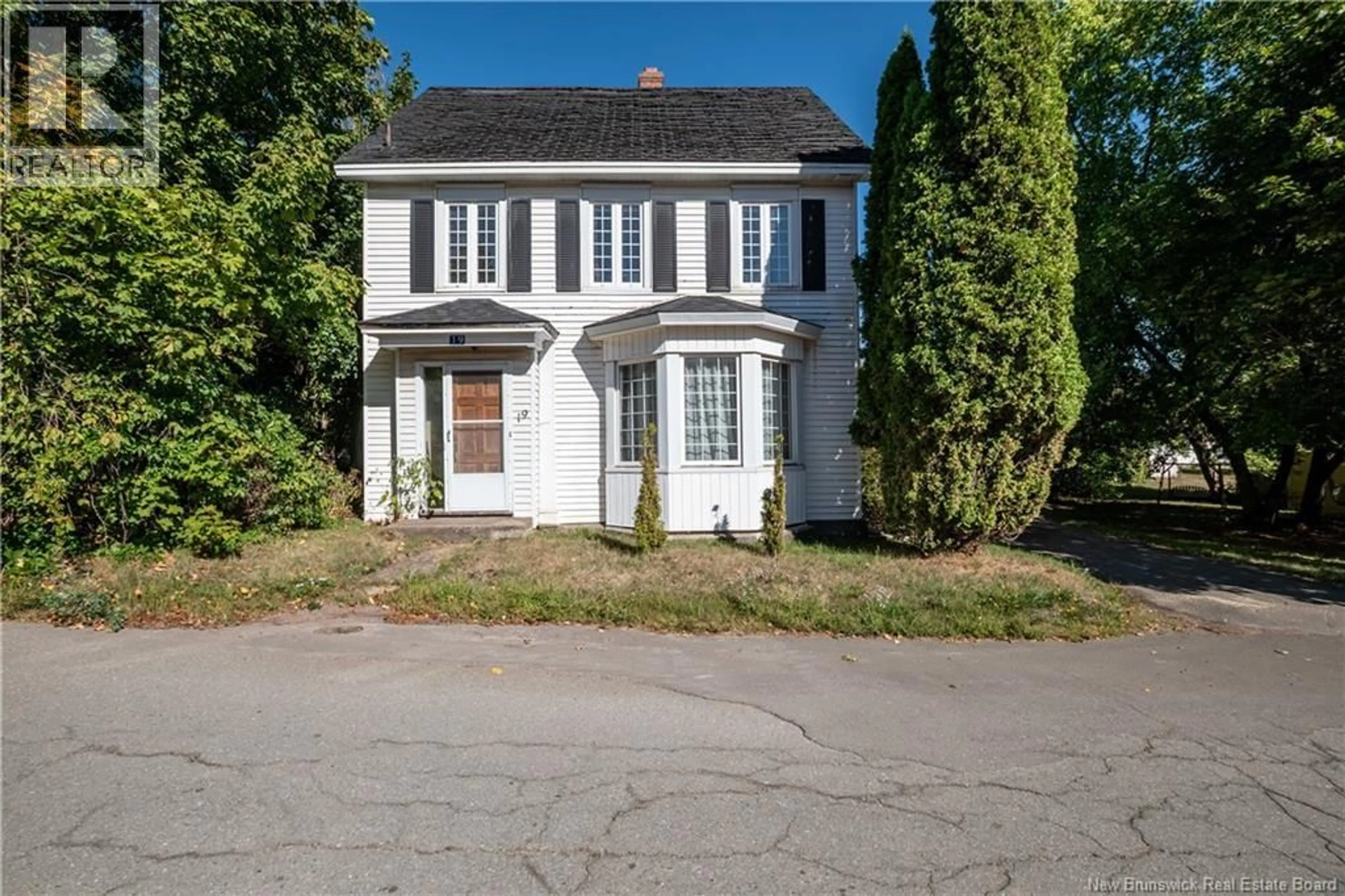 A pic from outside/outdoor area/front of a property/back of a property/a pic from drone, street for 17-19 ACADEMY, Hillsborough New Brunswick E4H2R3