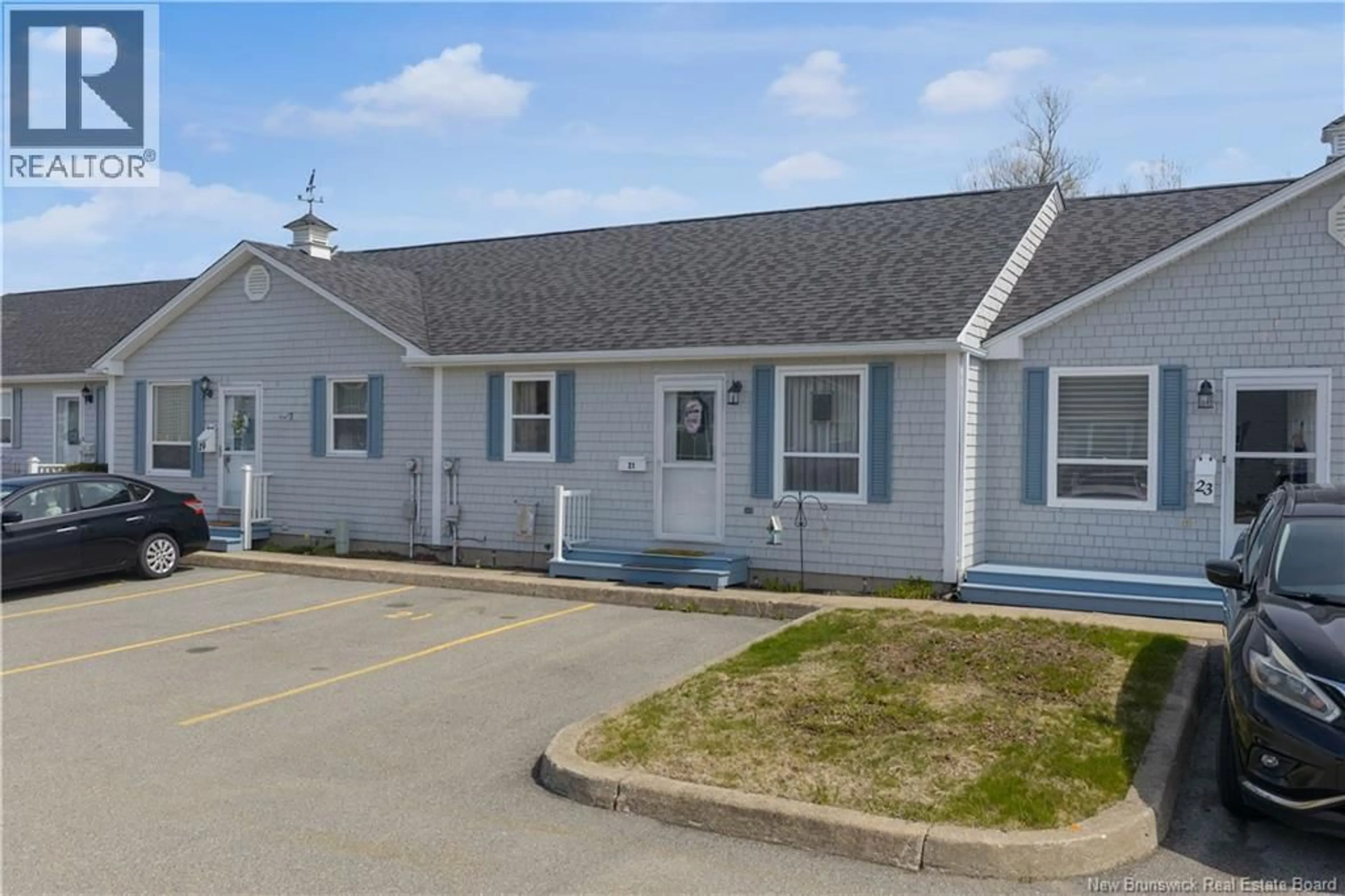 Home with vinyl exterior material, street for 21 BLUE HERRON PARK, Saint John New Brunswick E2M5L7