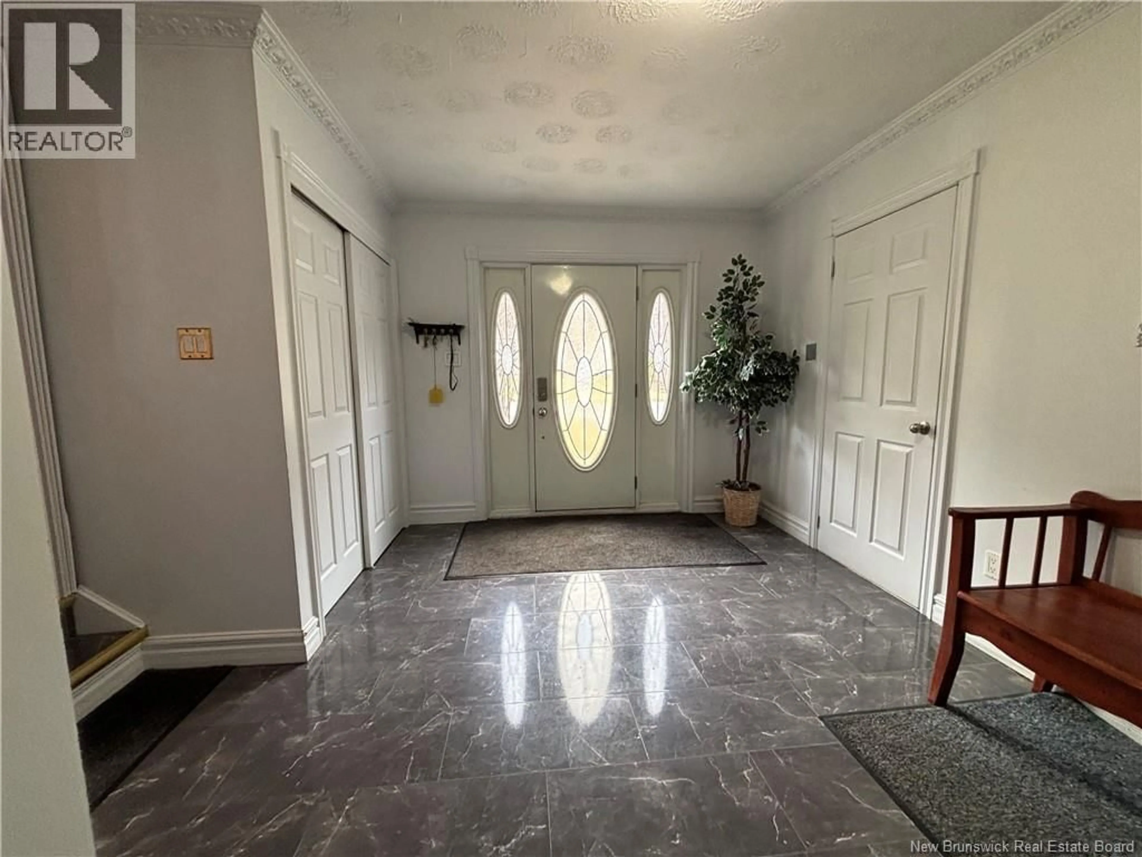 Indoor foyer for 35 JEAN-BÉLANGER, Edmundston New Brunswick E3V3X5