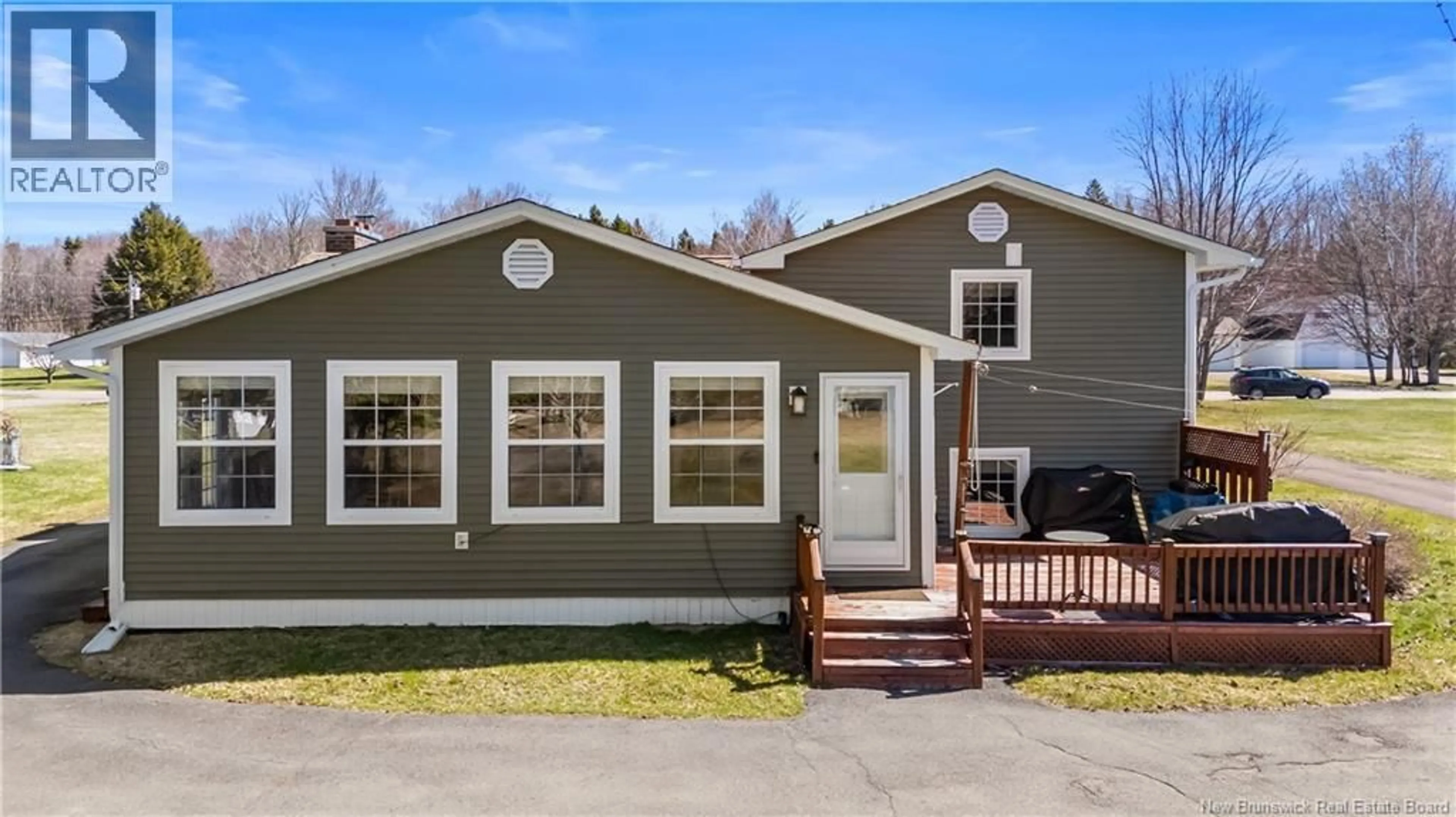 Home with vinyl exterior material, street for 28 YVON, Saint-Antoine New Brunswick E4V1L1
