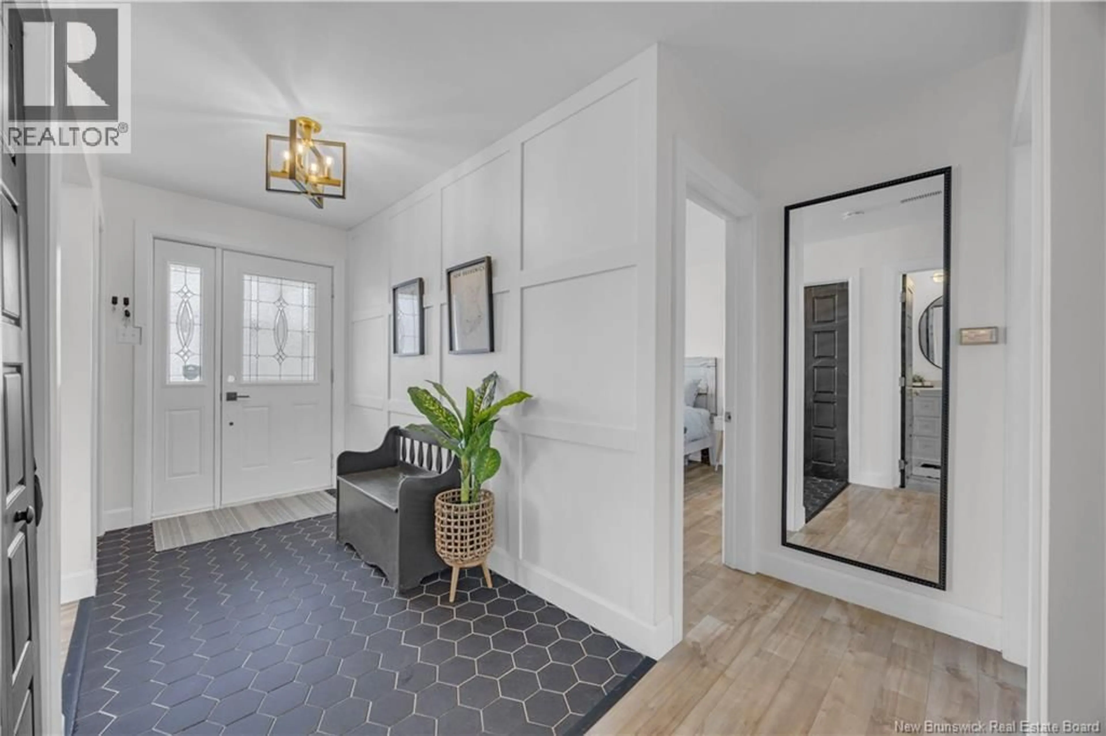 Indoor entryway for 409 WOODVILLE ROAD, Saint John New Brunswick E2M2H9