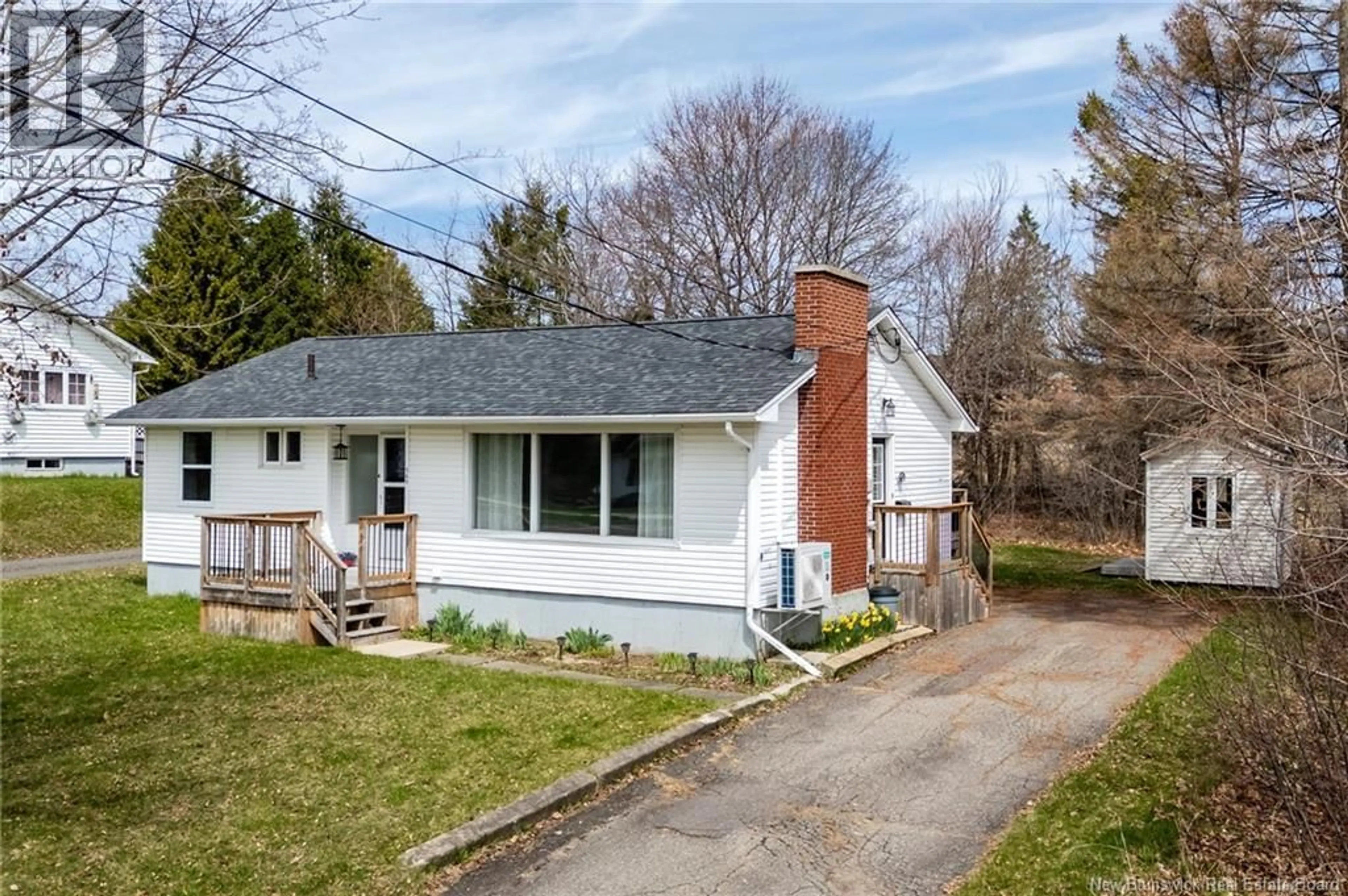 A pic from outside/outdoor area/front of a property/back of a property/a pic from drone, street for 565 HILLCREST DRIVE, Fredericton New Brunswick E3A2X8