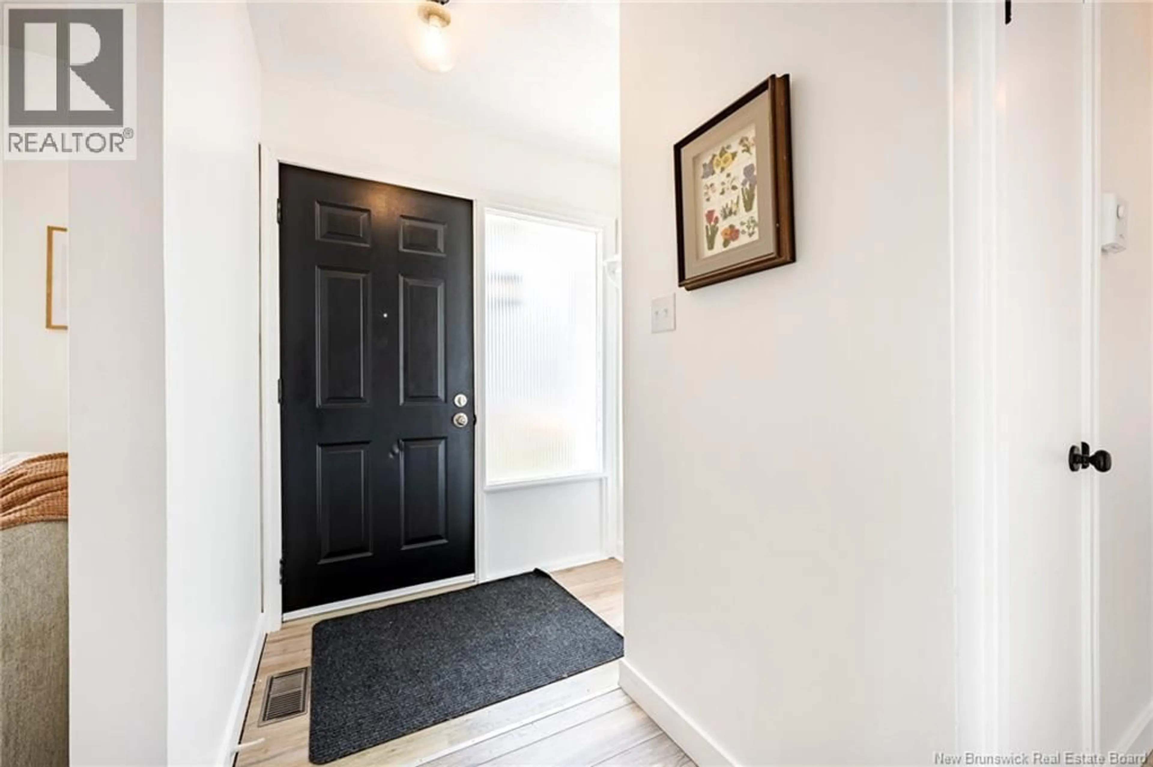 Indoor entryway for 565 HILLCREST DRIVE, Fredericton New Brunswick E3A2X8