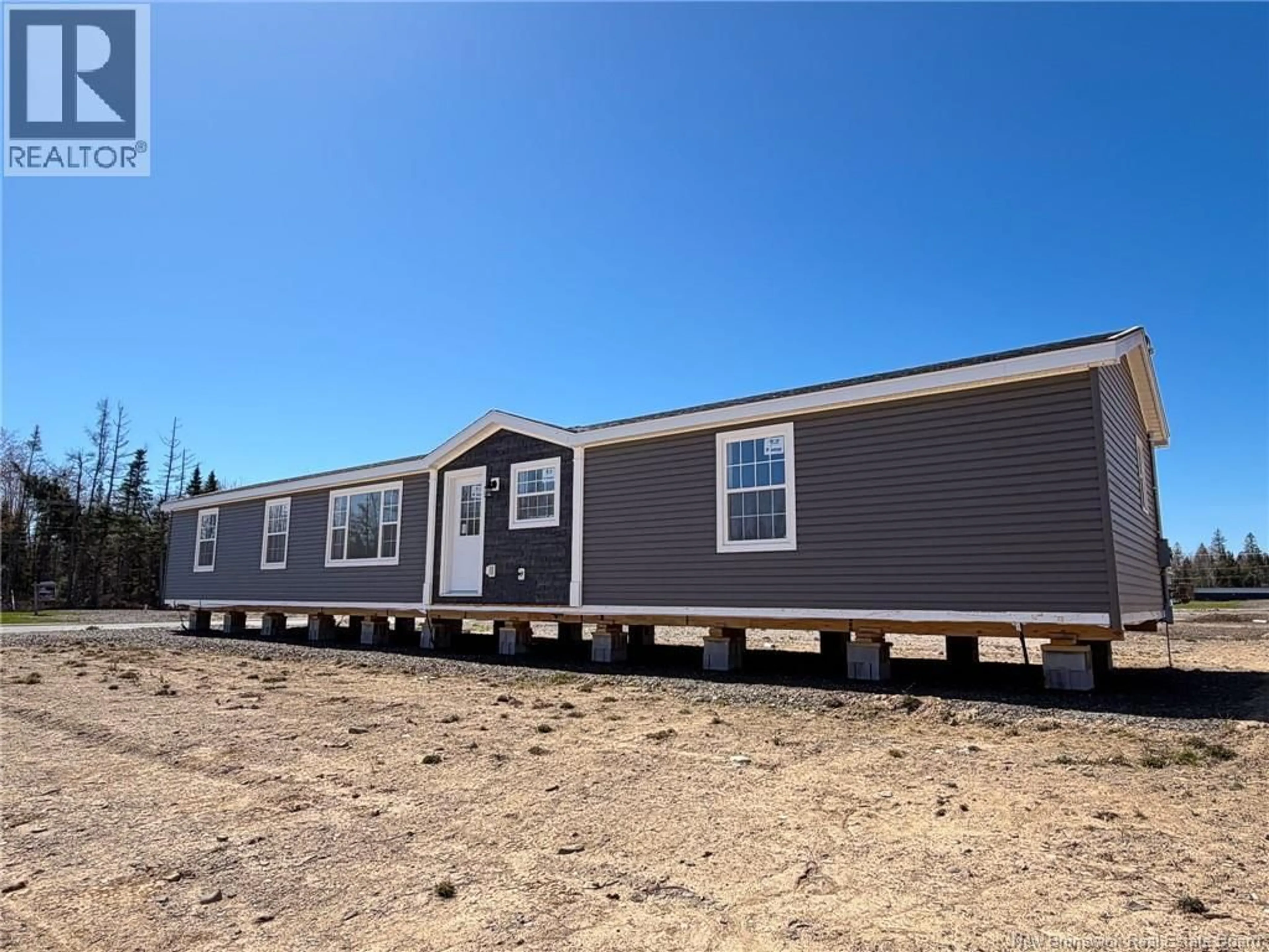 Home with vinyl exterior material, building for 40 LUANNE DRIVE, Lincoln New Brunswick E3B0Z5