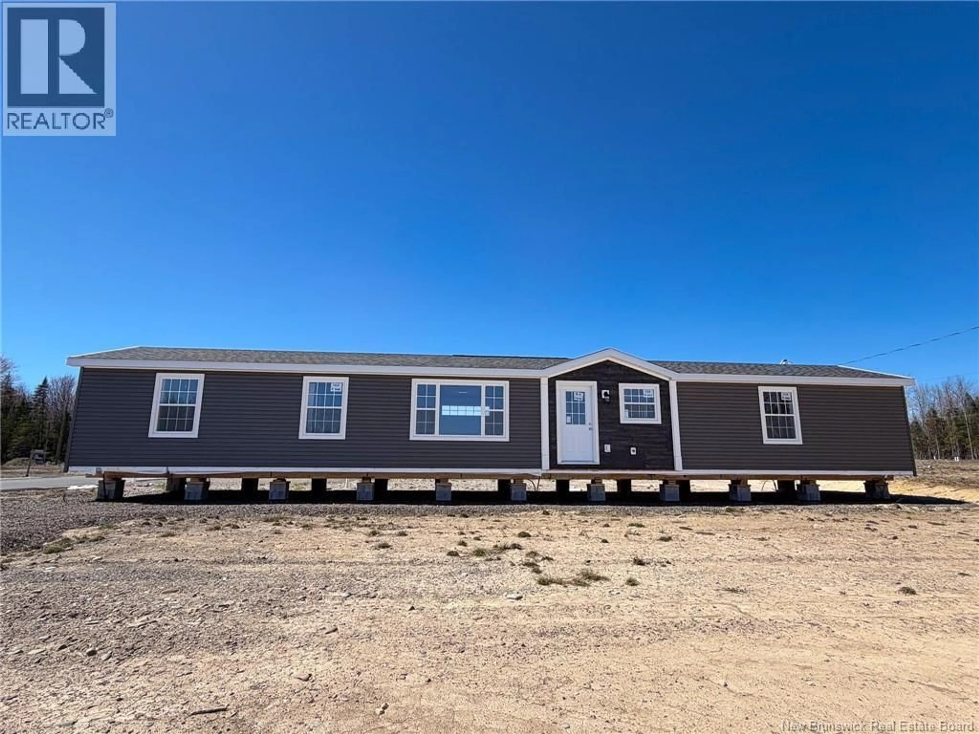 Home with vinyl exterior material, building for 40 LUANNE DRIVE, Lincoln New Brunswick E3B0Z5
